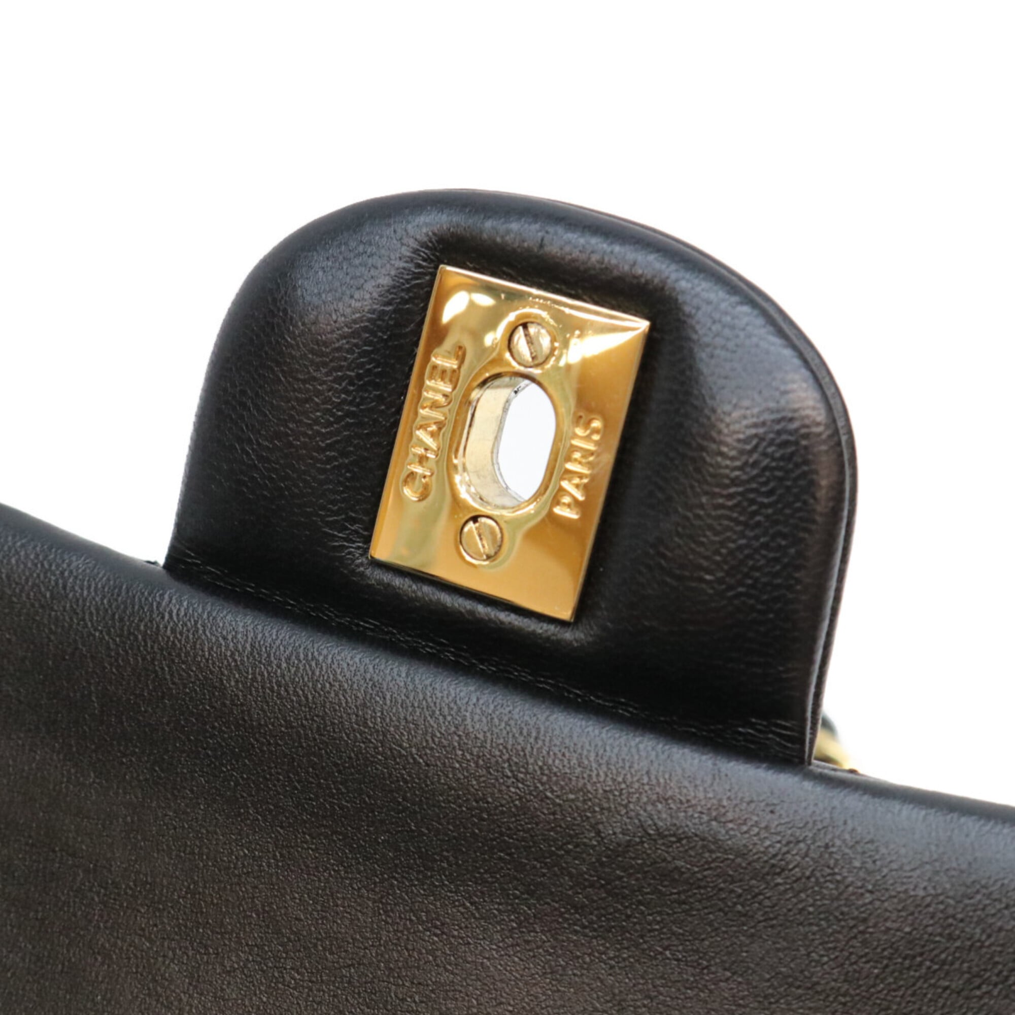 Chanel Black Leather Shoulder Bag (Pre-Owned)