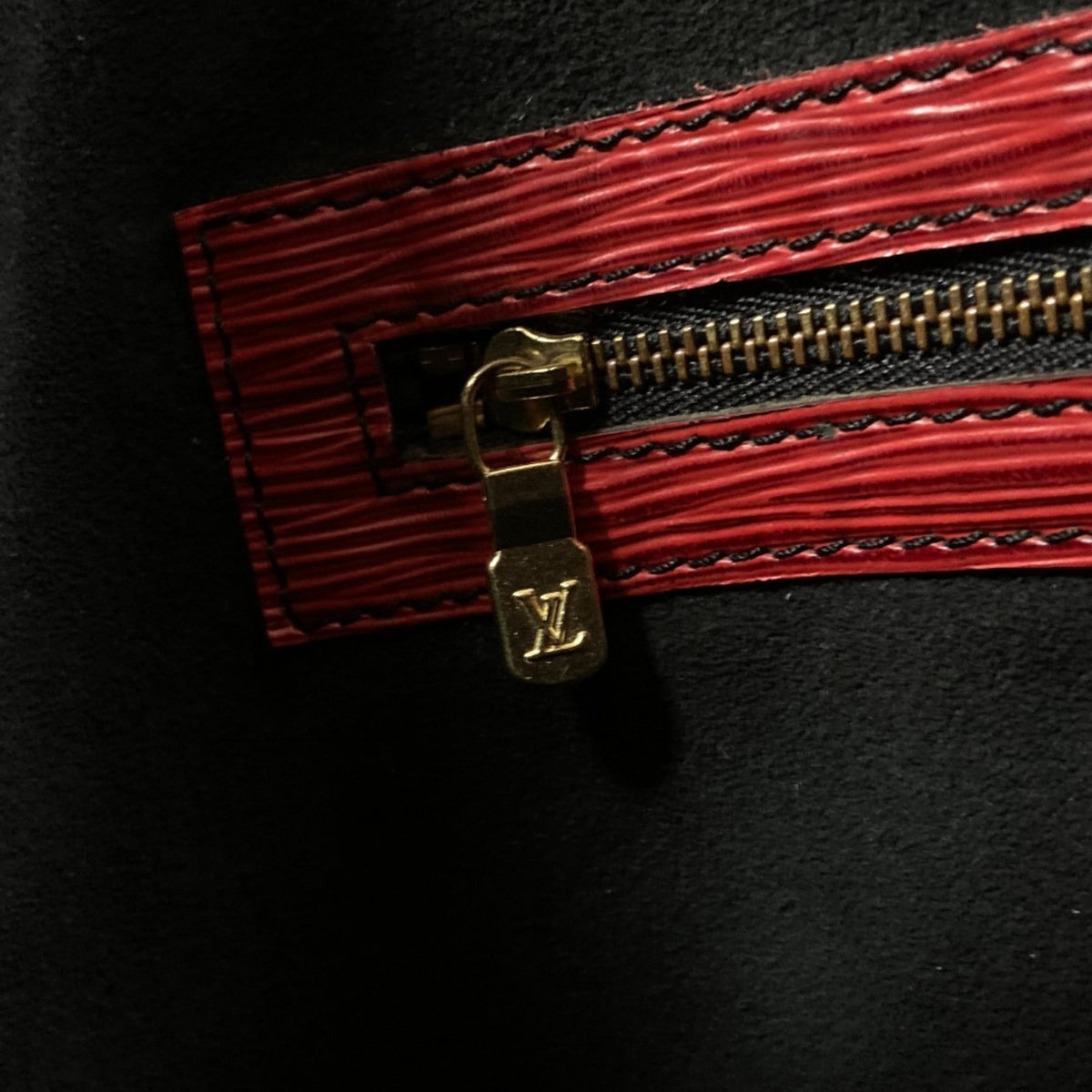 Louis Vuitton Castilian Red Epi Leather Shoulder Bag (Pre-Owned)