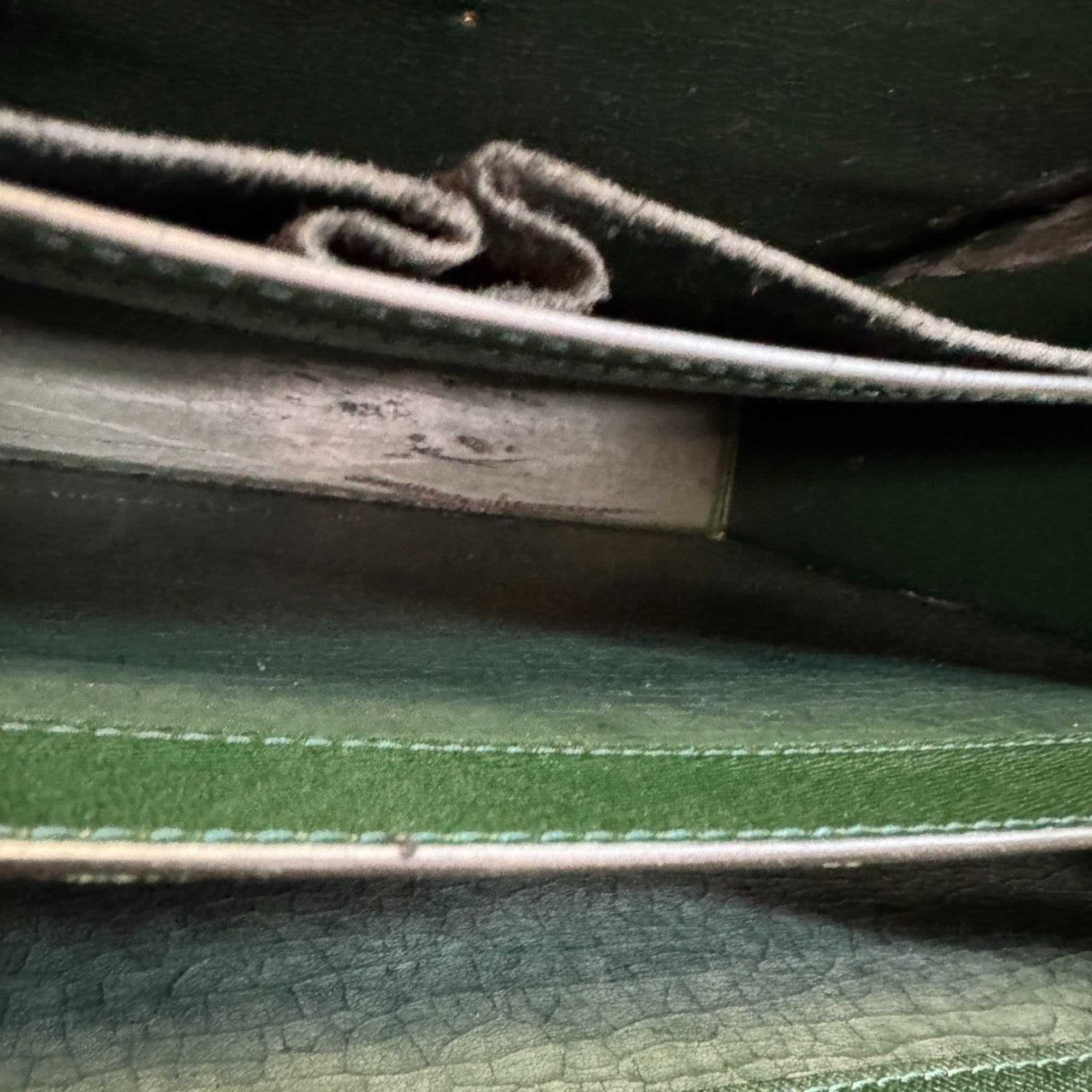 Louis Vuitton Taiga Green Taiga Leather Briefcase (Pre-Owned)