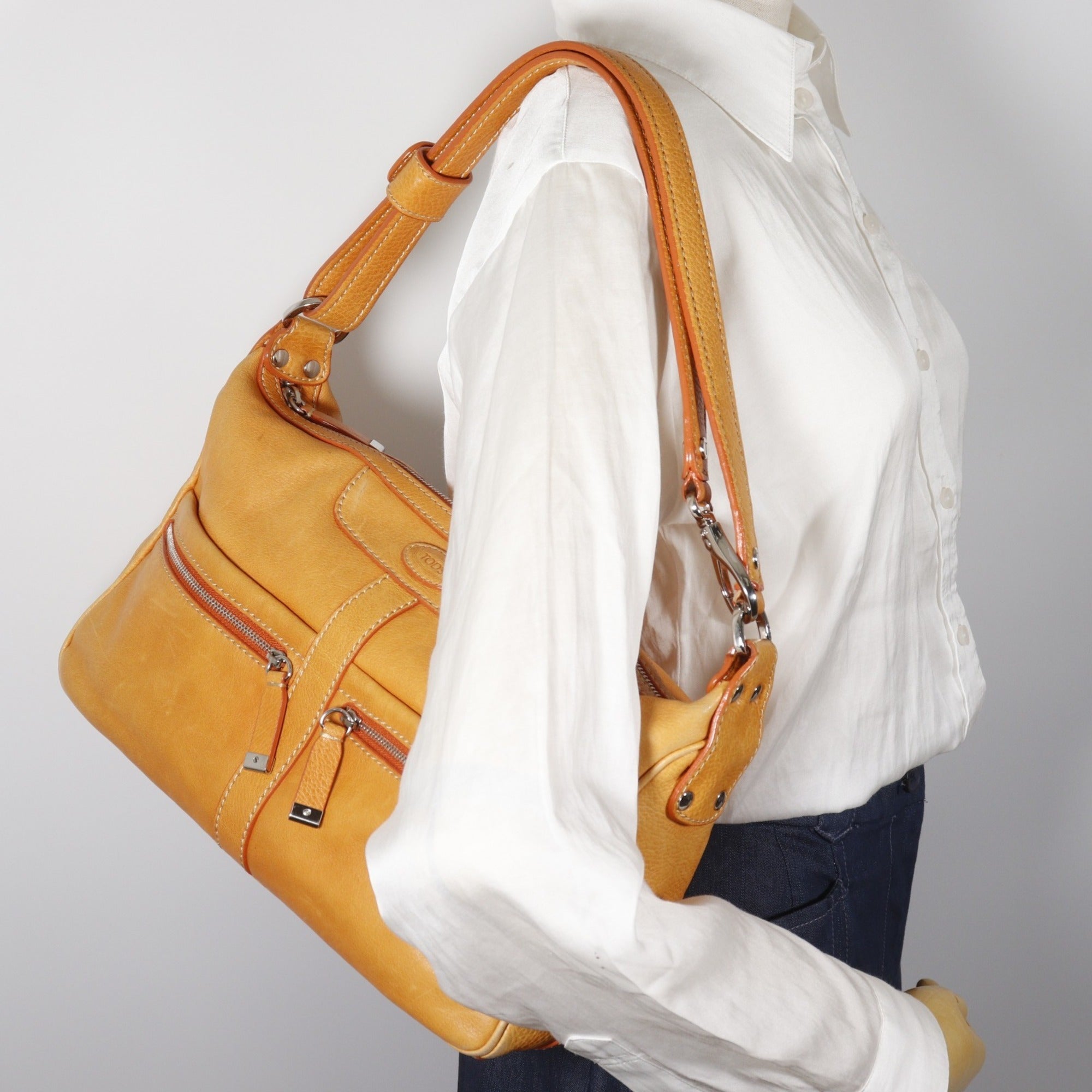Tod's Orange Leather Shoulder Bag (Pre-Owned)
