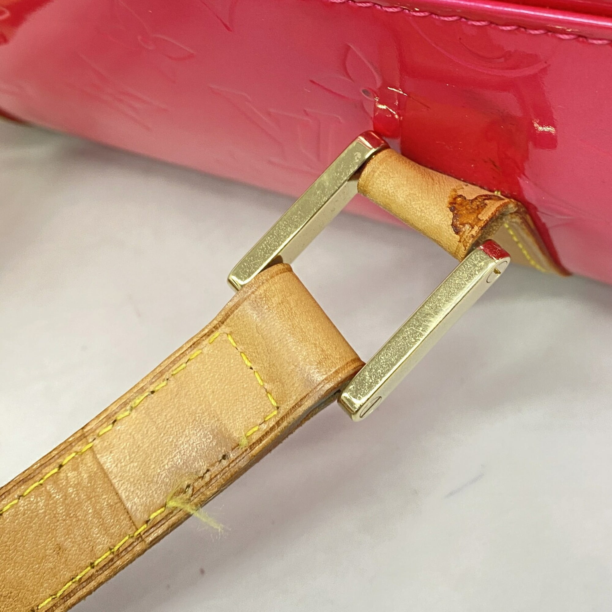 Louis Vuitton Fuchsia Pink Shoulder Bag (Pre-Owned)