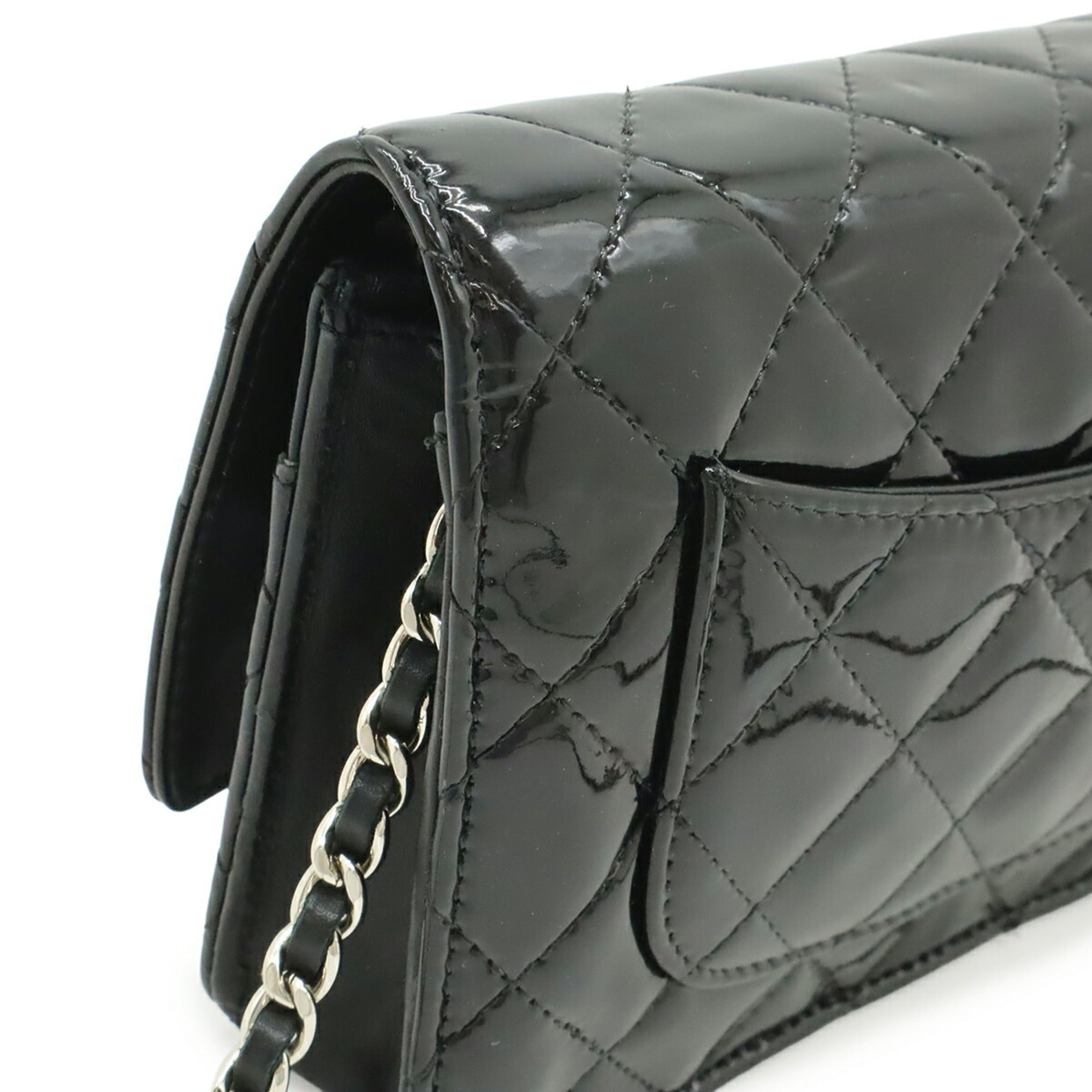 Chanel Black Patent Leather Shoulder Bag (Pre-Owned)