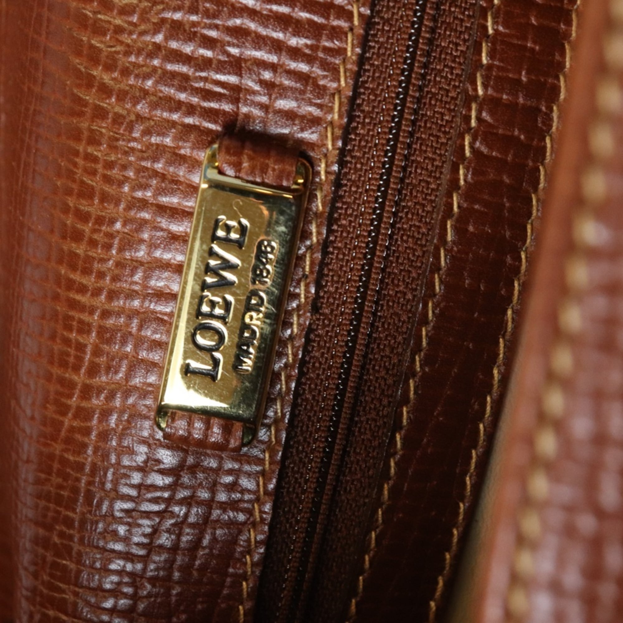 Loewe Brown Leather Shoulder Bag (Pre-Owned)