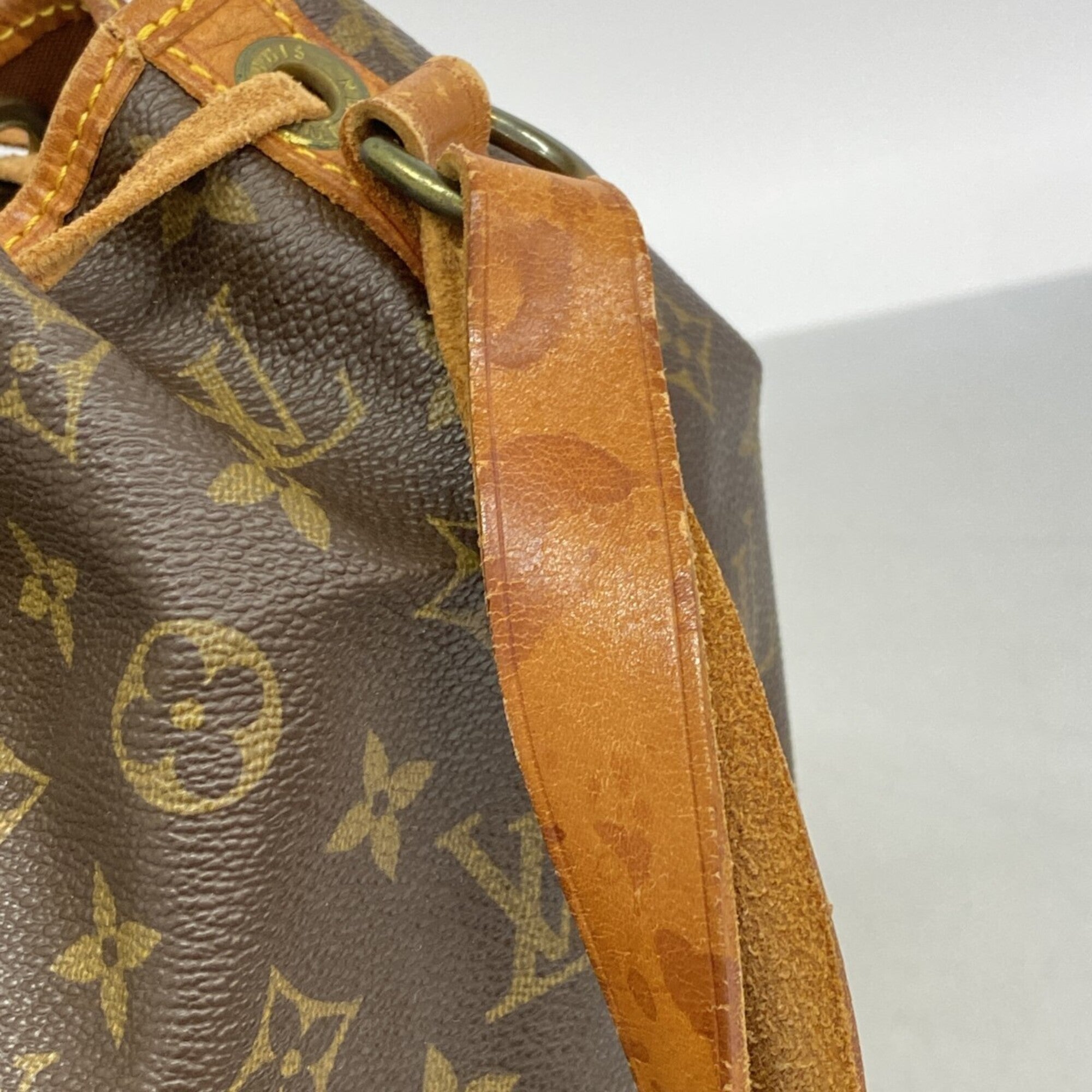 Louis Vuitton Brown Shoulder Bag (Pre-Owned)
