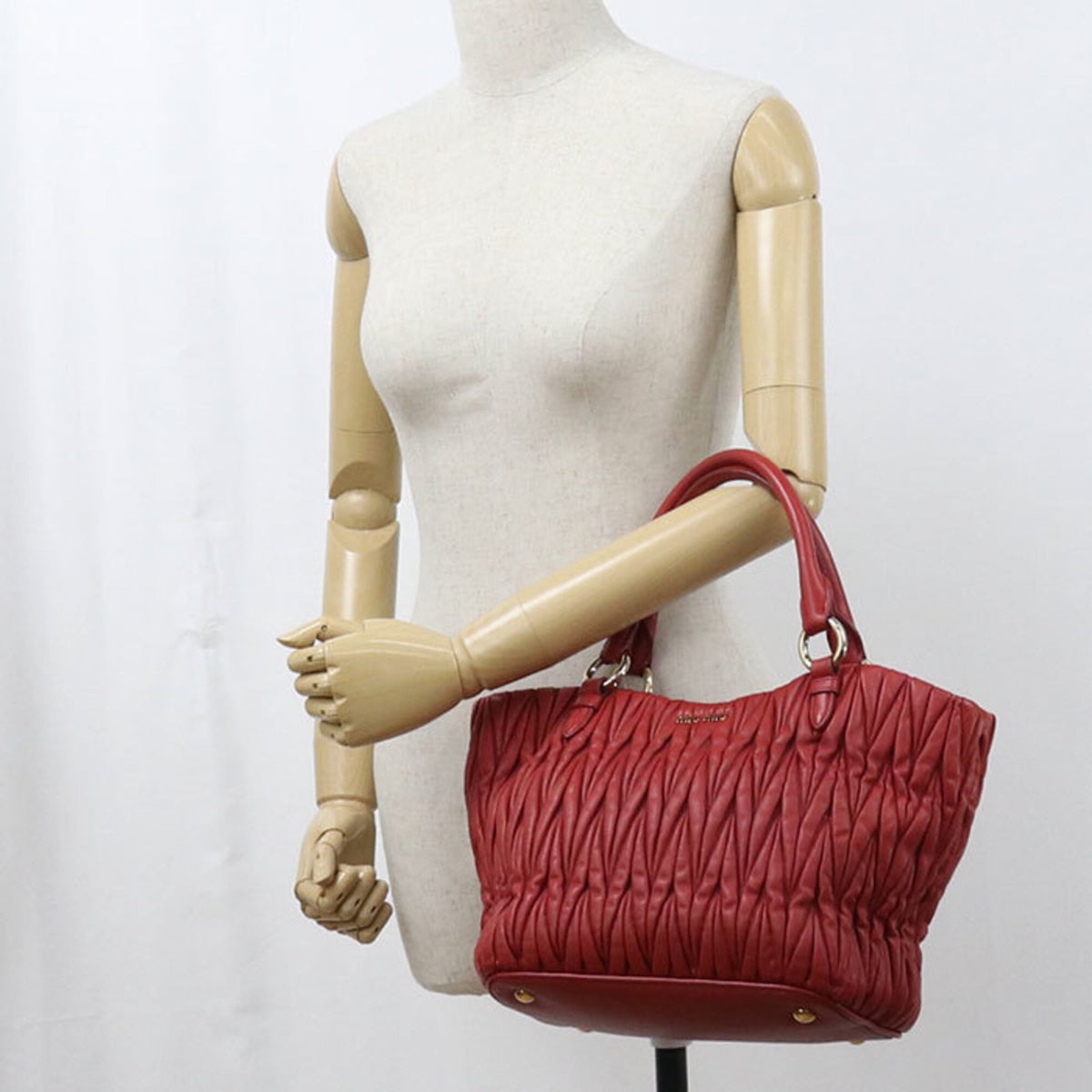 Miu Miu Red Color Leather Handbag (Pre-Owned)