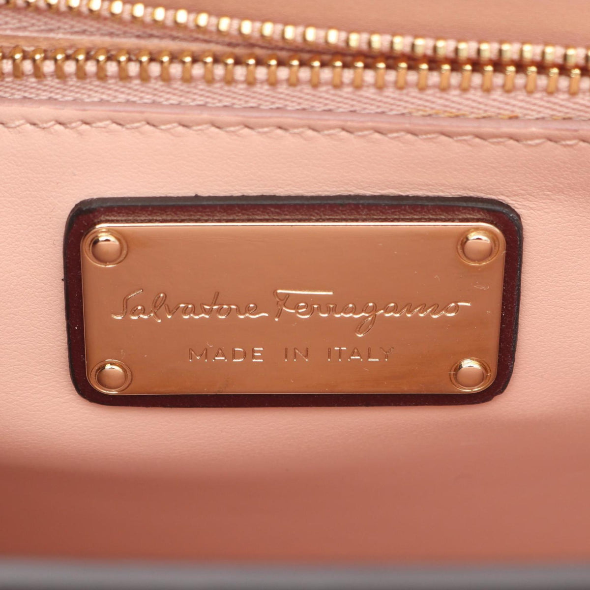 Salvatore Ferragamo Bordeaux Leather Shoulder Bag (Pre-Owned)
