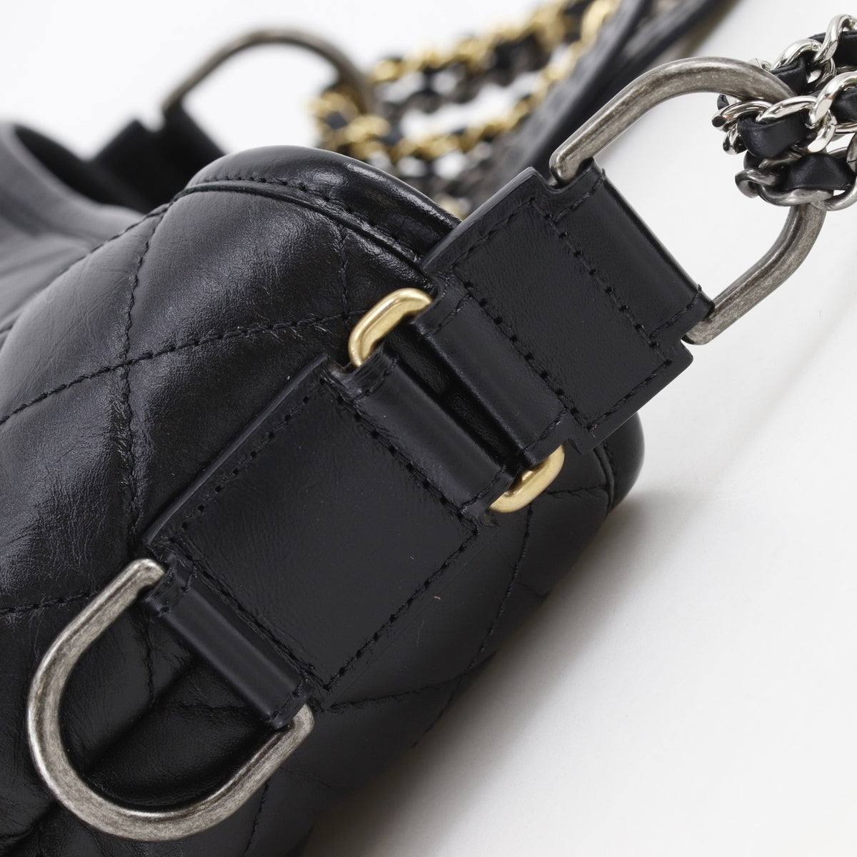 Chanel Black Leather Shoulder Bag (Pre-Owned)