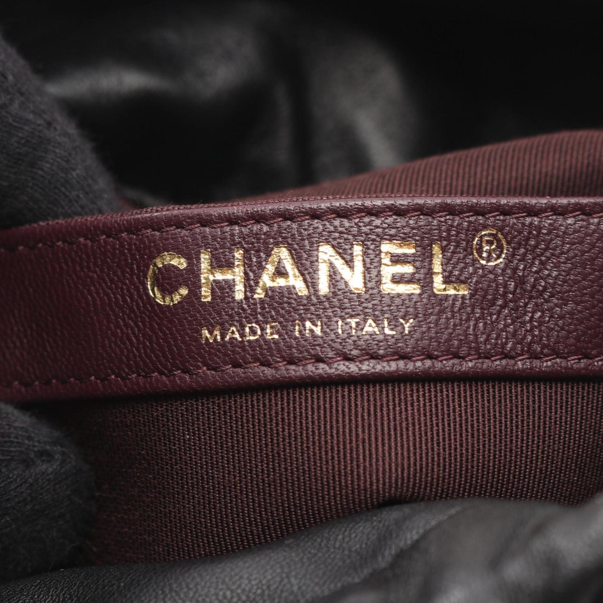 Chanel Black Leather Shoulder Bag (Pre-Owned)