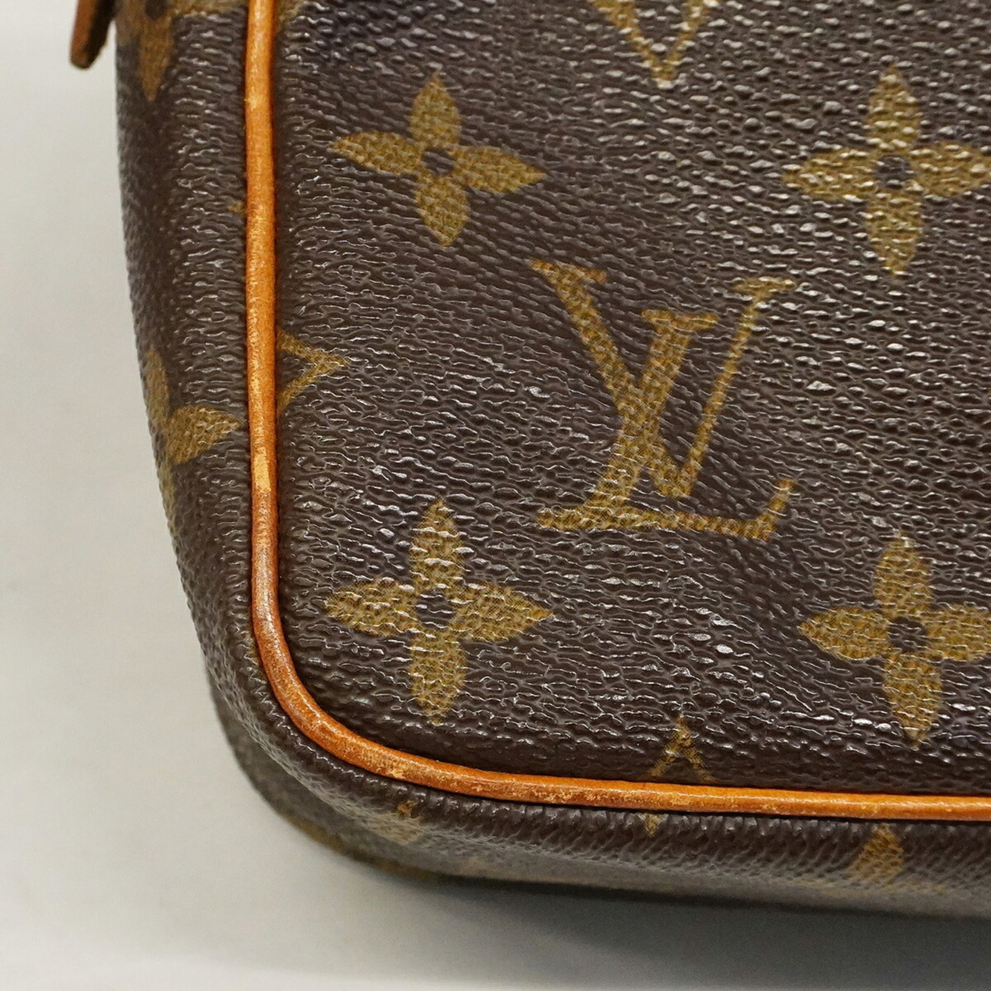 Louis Vuitton Brown Clutch Bag (Pre-Owned)