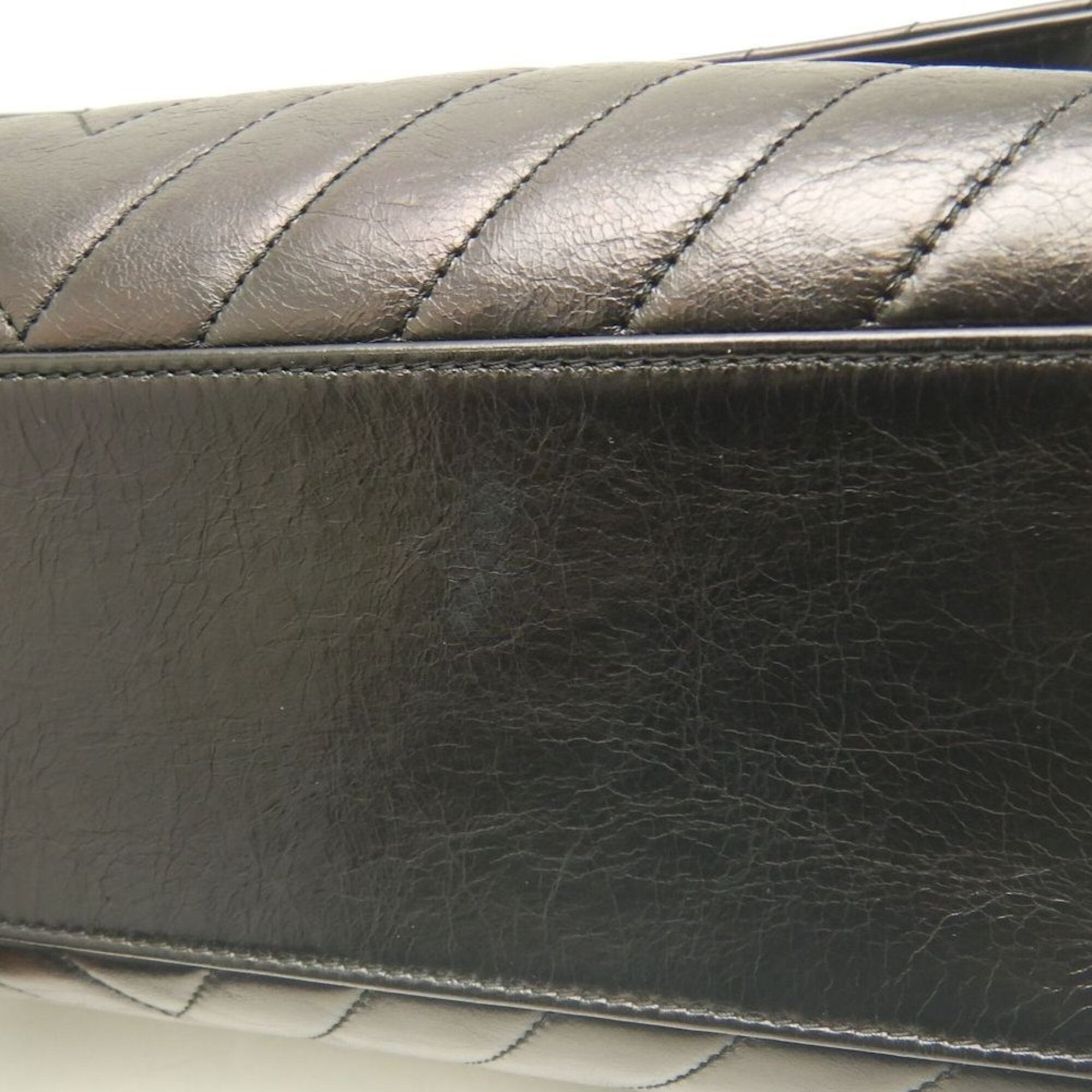 Chanel Black Leather Handbag (Pre-Owned)