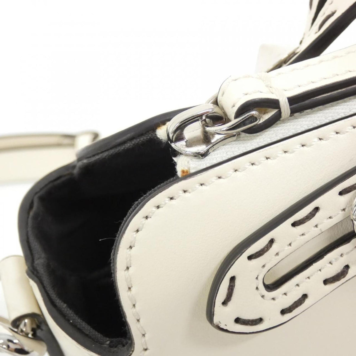 Fendi Beige Leather Handbag (Pre-Owned)