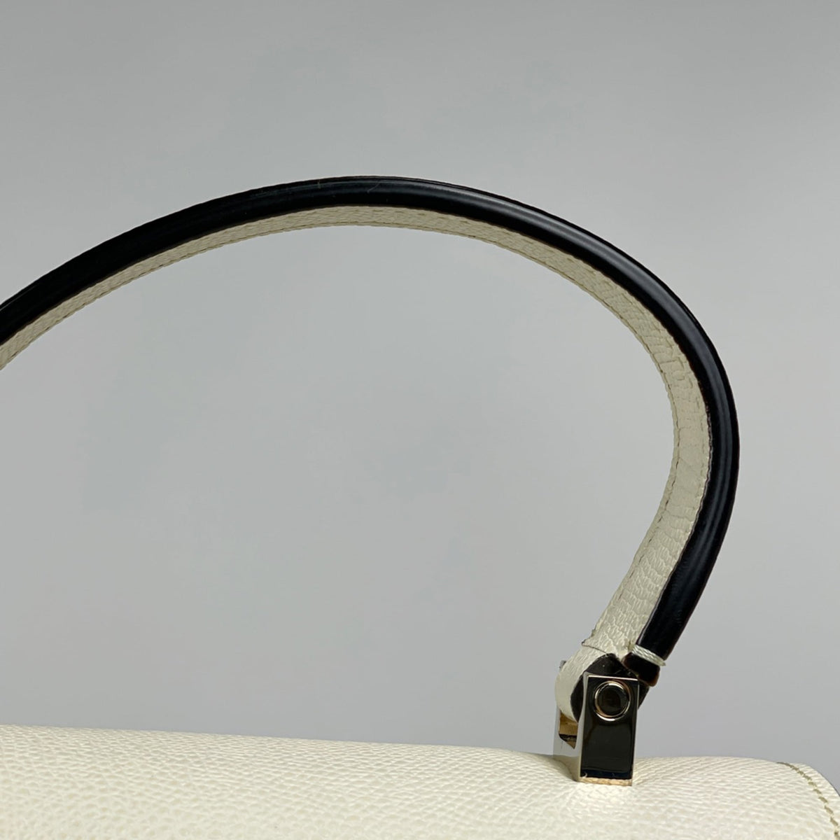 Valextra Ivory Leather Handbag (Pre-Owned)