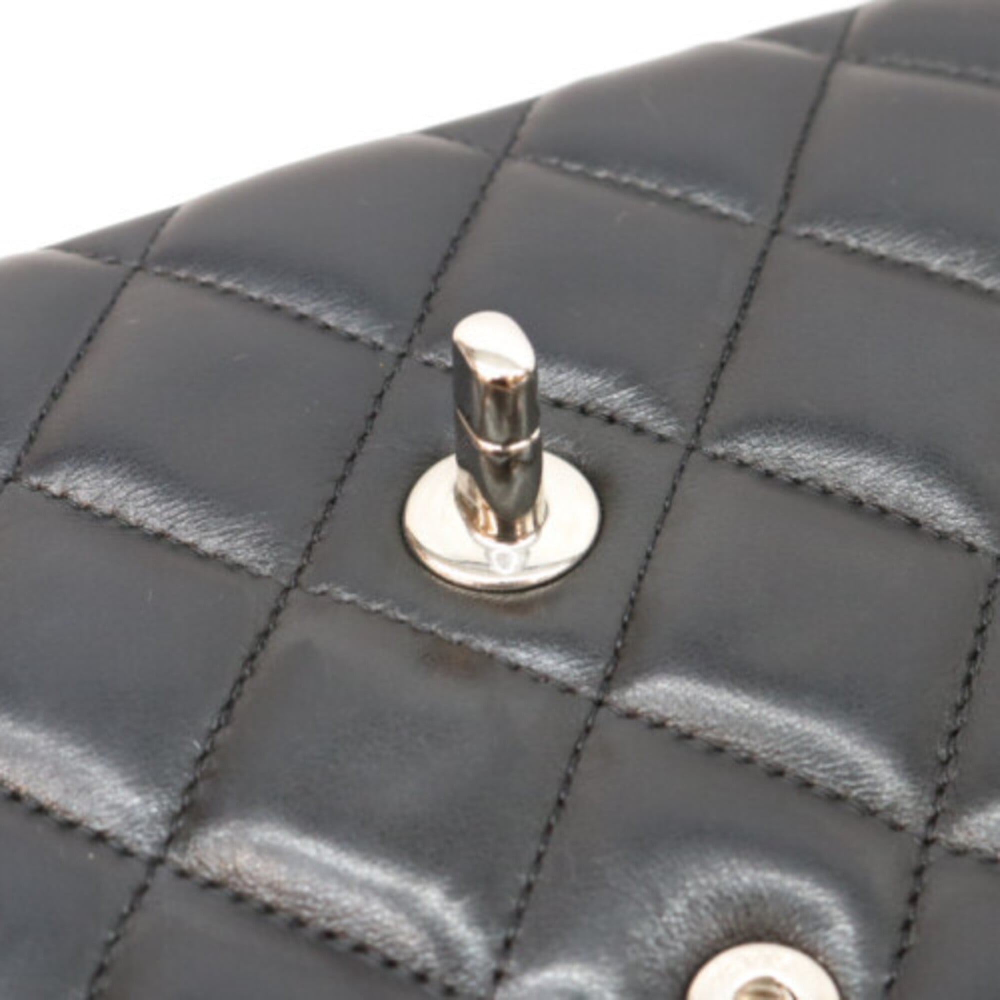 Chanel Brown Leather Shoulder Bag (Pre-Owned)