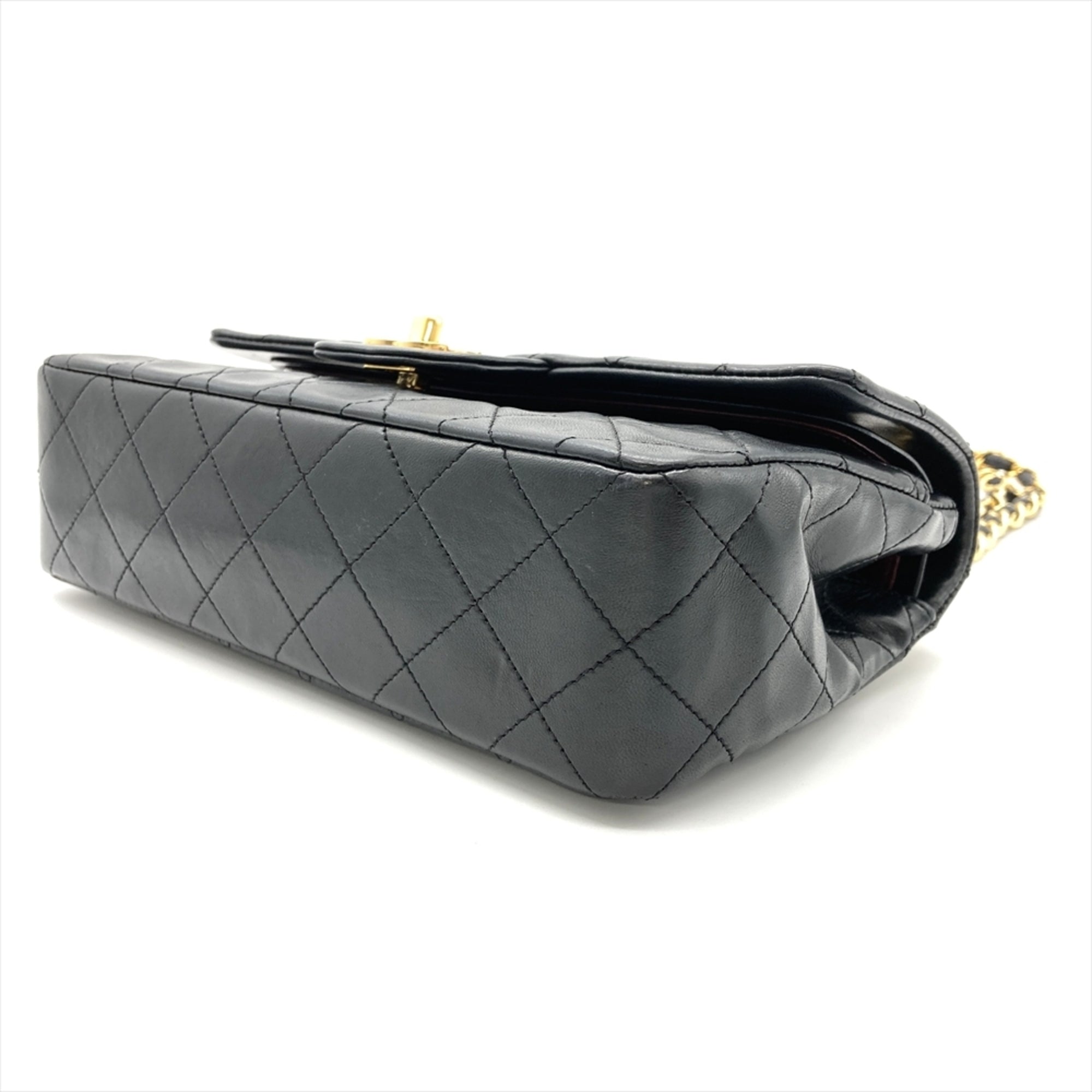 Chanel Black Shoulder Bag (Pre-Owned)