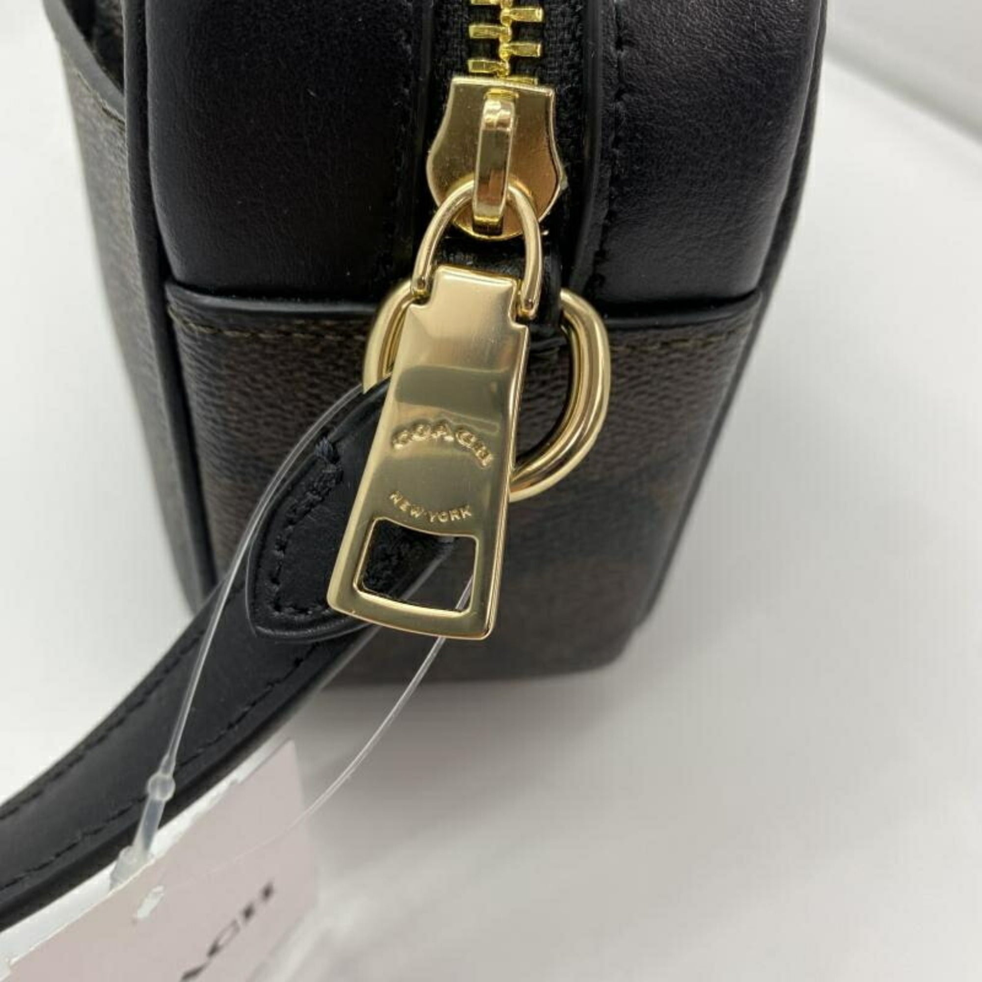 Coach Signature Brown Shoulder Bag (Pre-Owned)