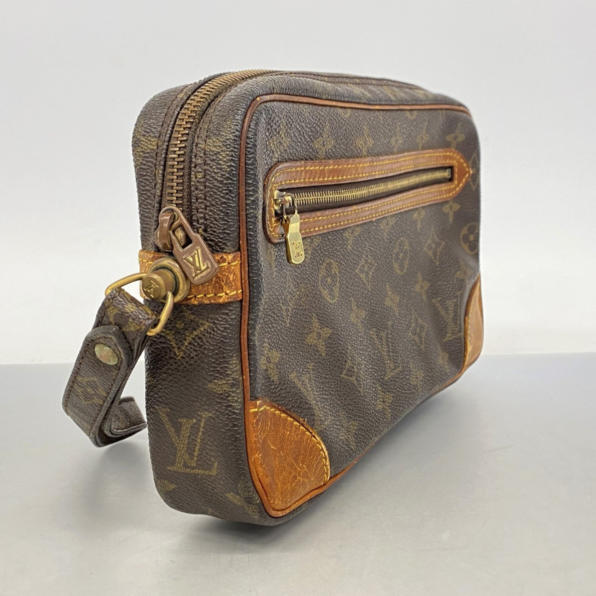 Louis Vuitton Brown Clutch Bag (Pre-Owned)