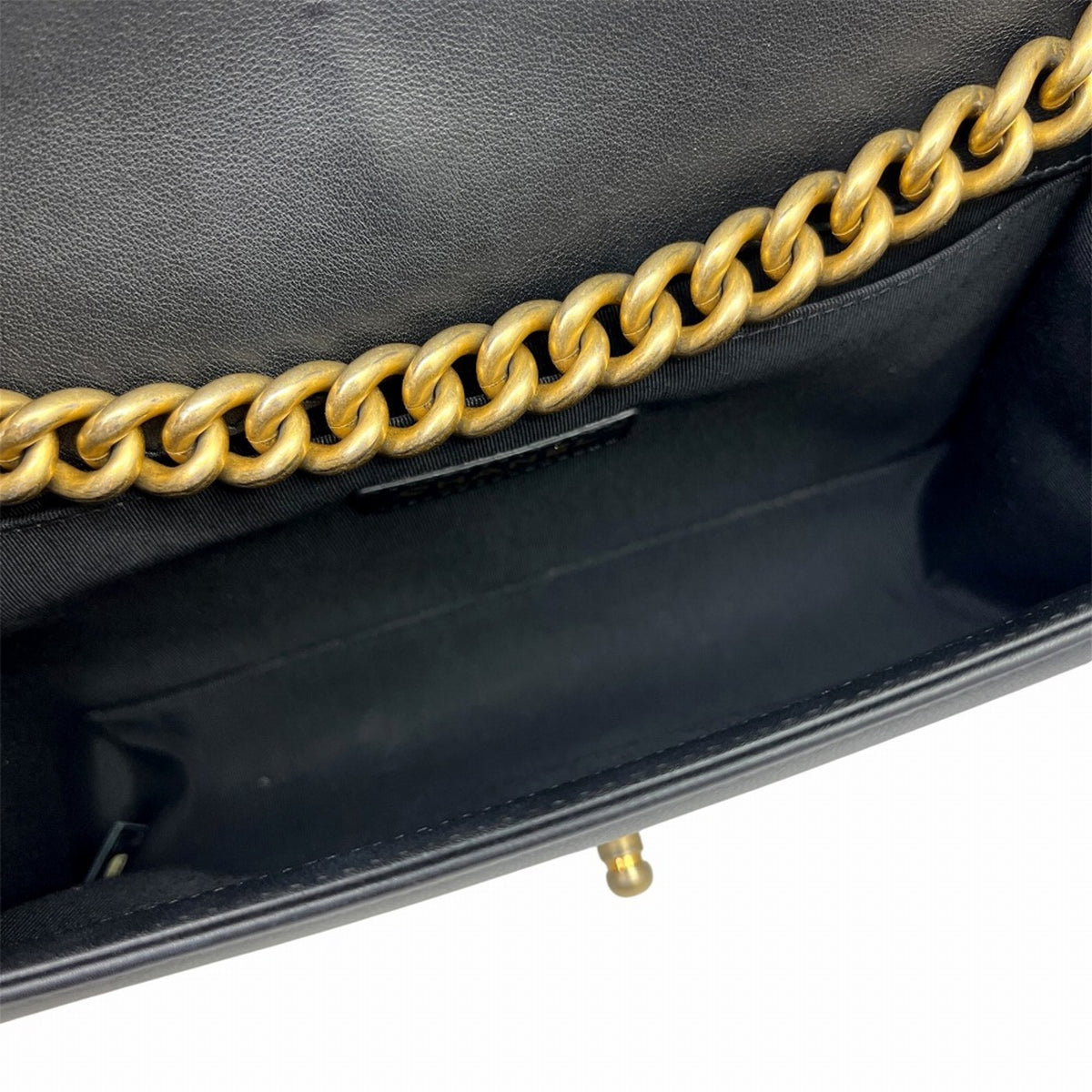 Chanel Matelasse Black Leather Shoulder Bag (Pre-Owned)