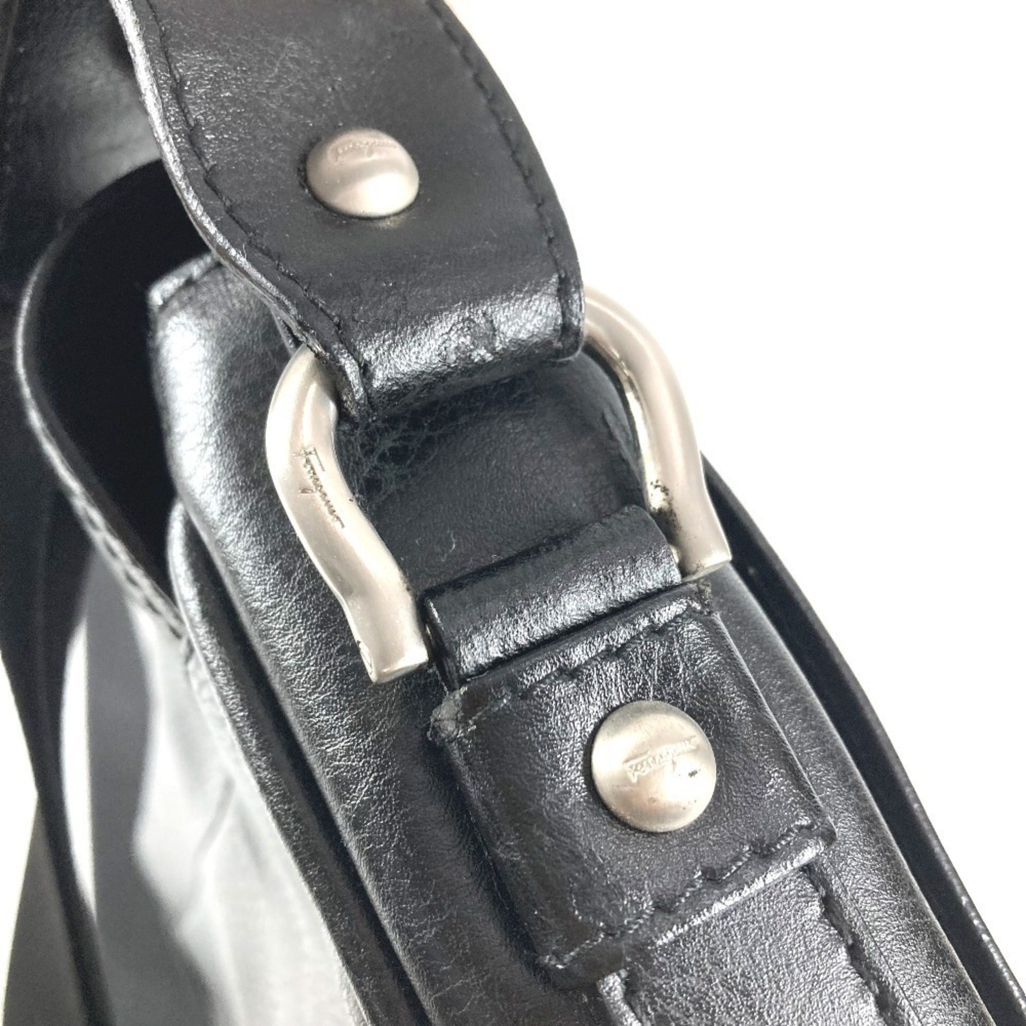 Salvatore Ferragamo Black Leather Messenger Bag Shoulder Bag (Pre-Owned)