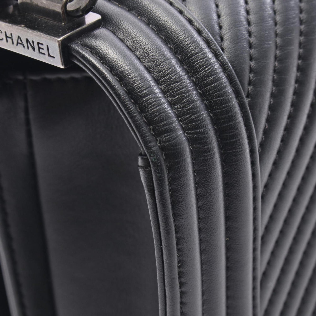 Chanel Black Leather Handbag Shoulder Bag (Pre-Owned)