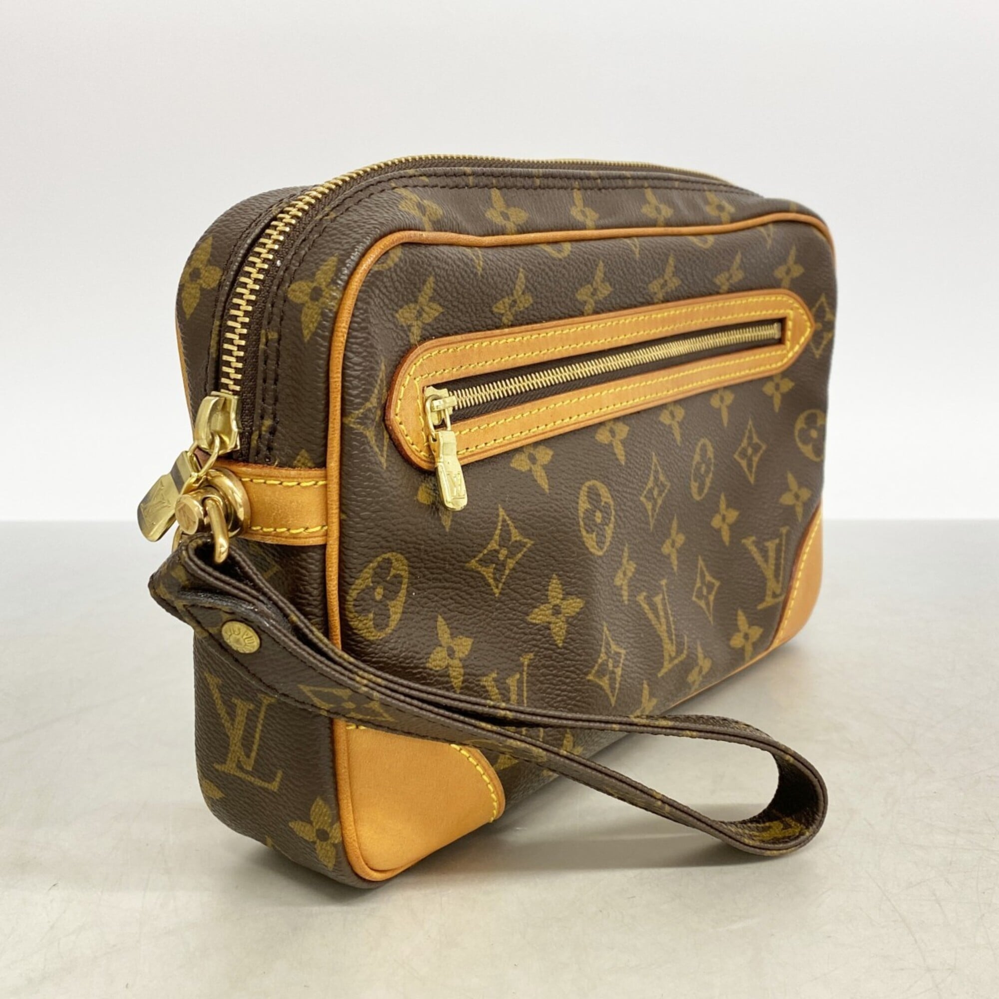 Louis Vuitton Brown Clutch Bag (Pre-Owned)