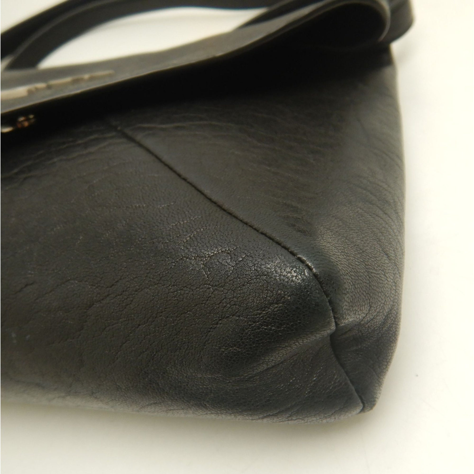 Yves Saint Laurent Black Leather Shoulder Bag (Pre-Owned)