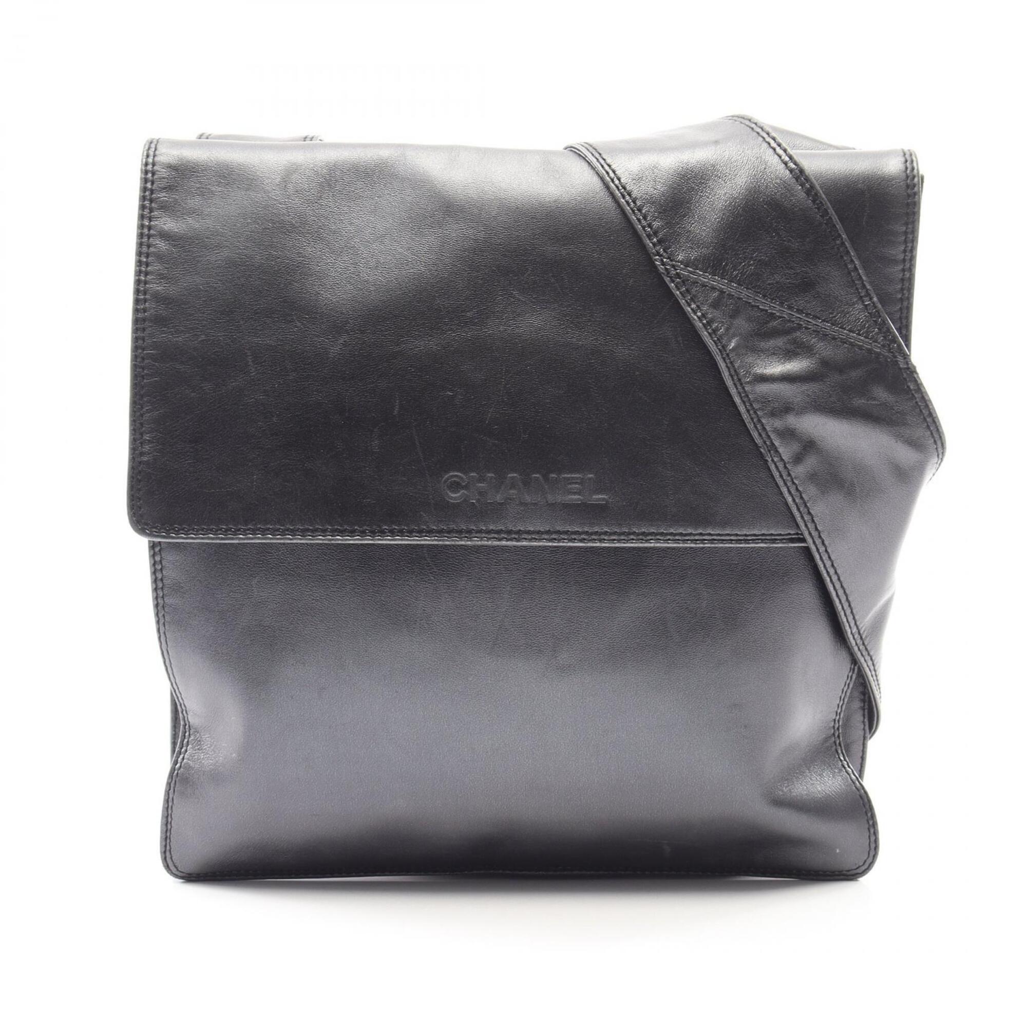 Chanel Black Leather Handbag Shoulder Bag (Pre-Owned)