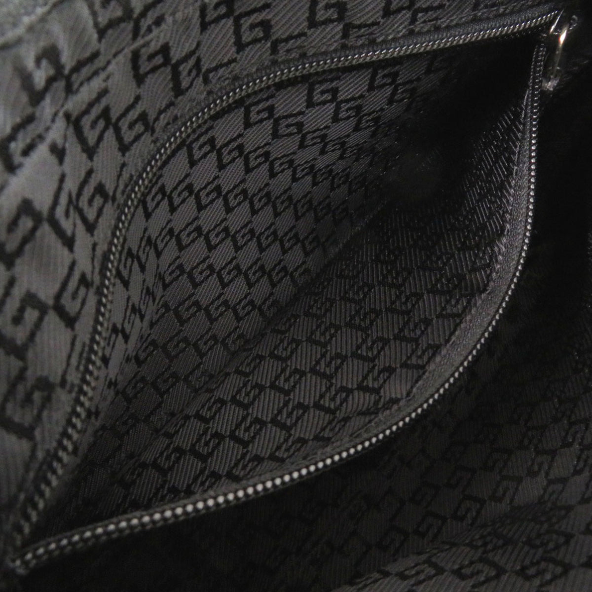 Gucci Black Nylon Canvas Shoulder Bag (Pre-Owned)
