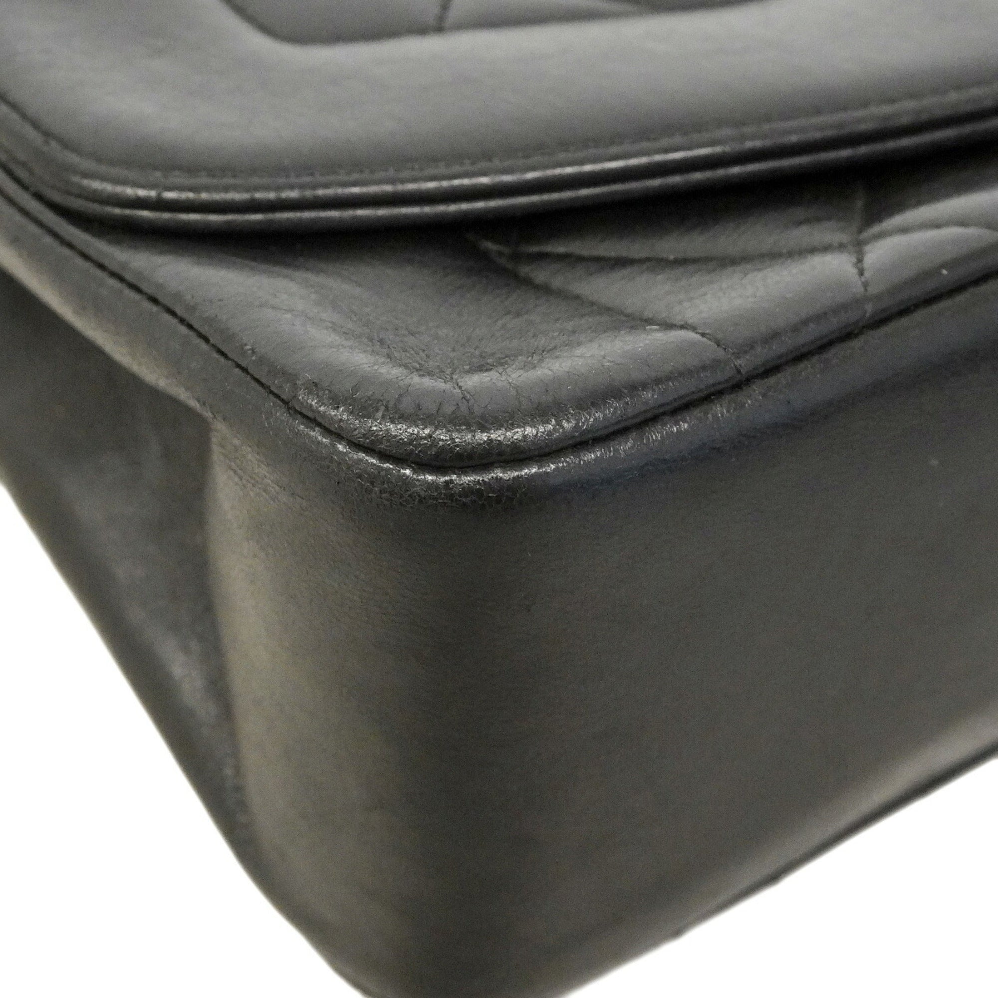 Chanel Black Leather Shoulder Bag (Pre-Owned)