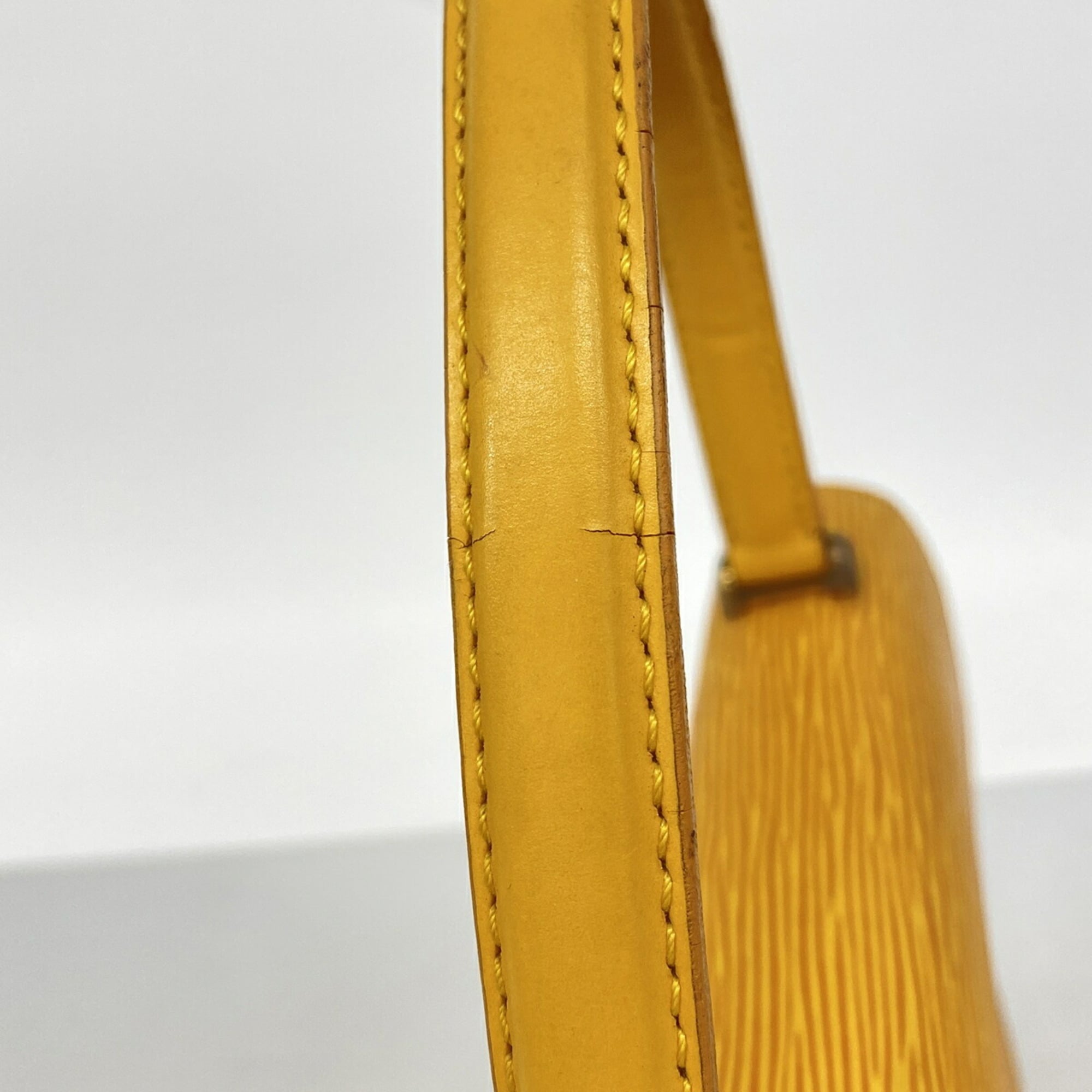 Louis Vuitton Jaune Handbag (Pre-Owned)