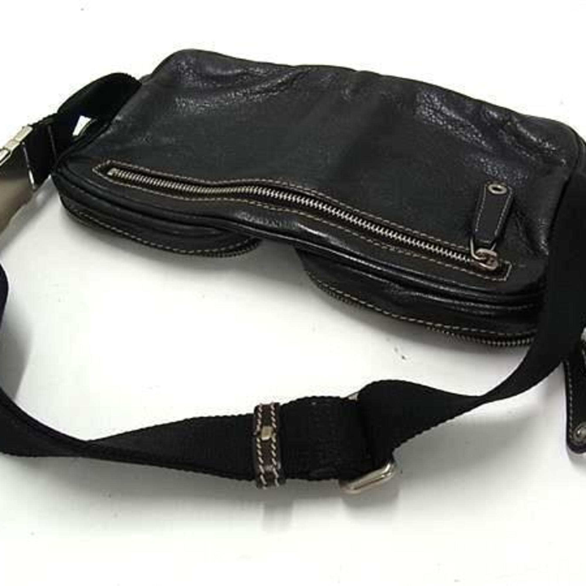 Gucci Black Leather Fanny Pack Sling Bag (Pre-Owned)