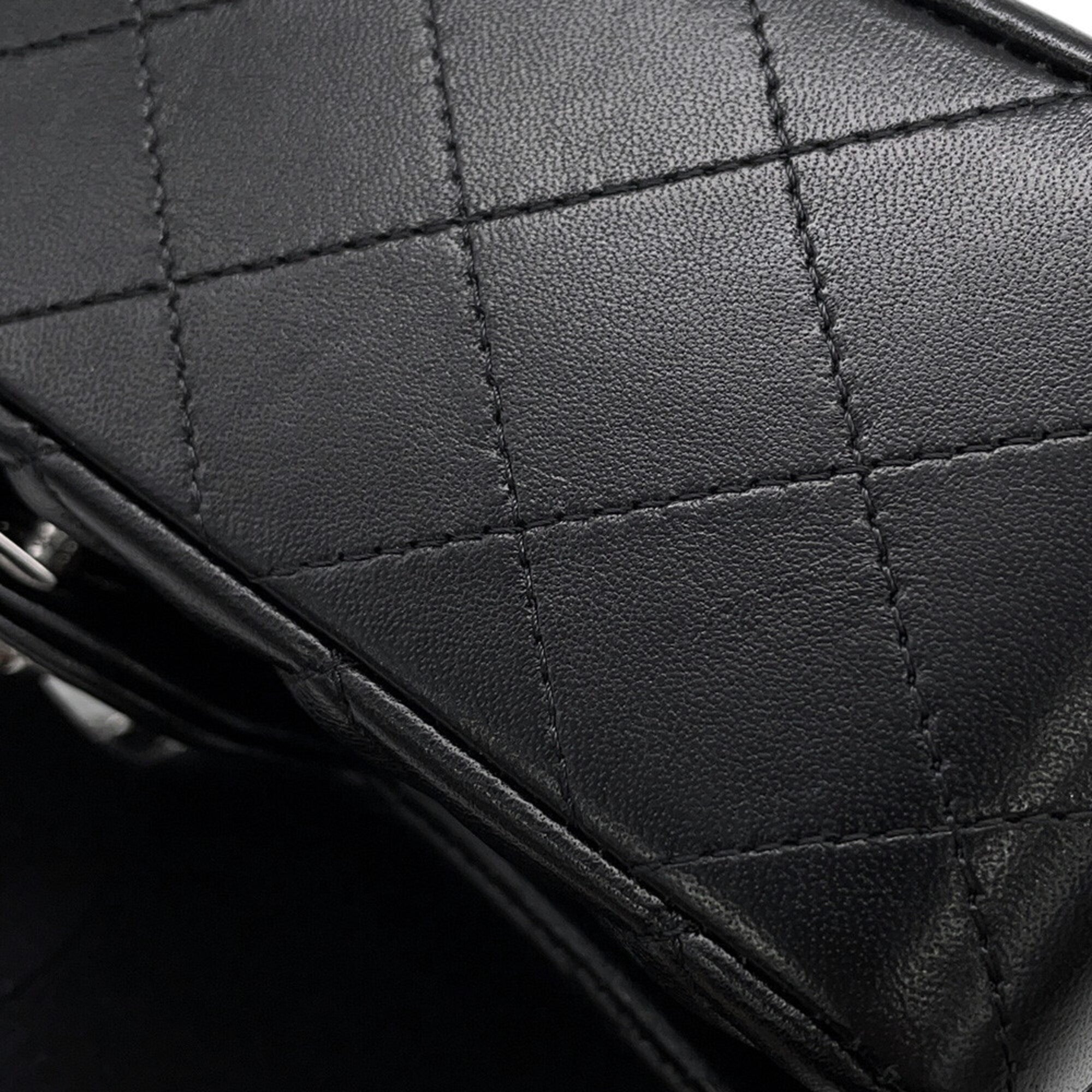 Chanel Black Leather Shoulder Bag (Pre-Owned)