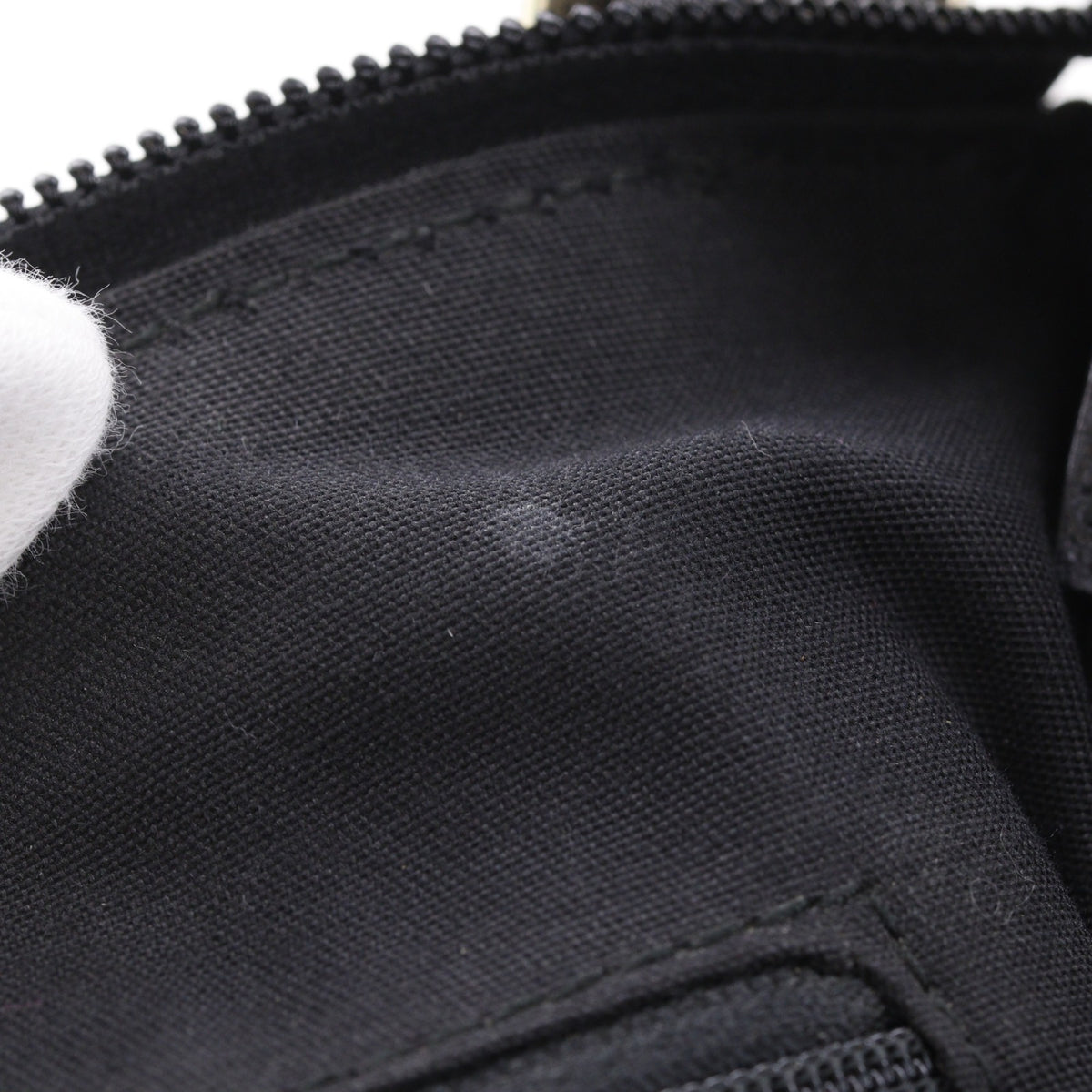 Gucci Black Gg Canvas Shoulder Bag (Pre-Owned)