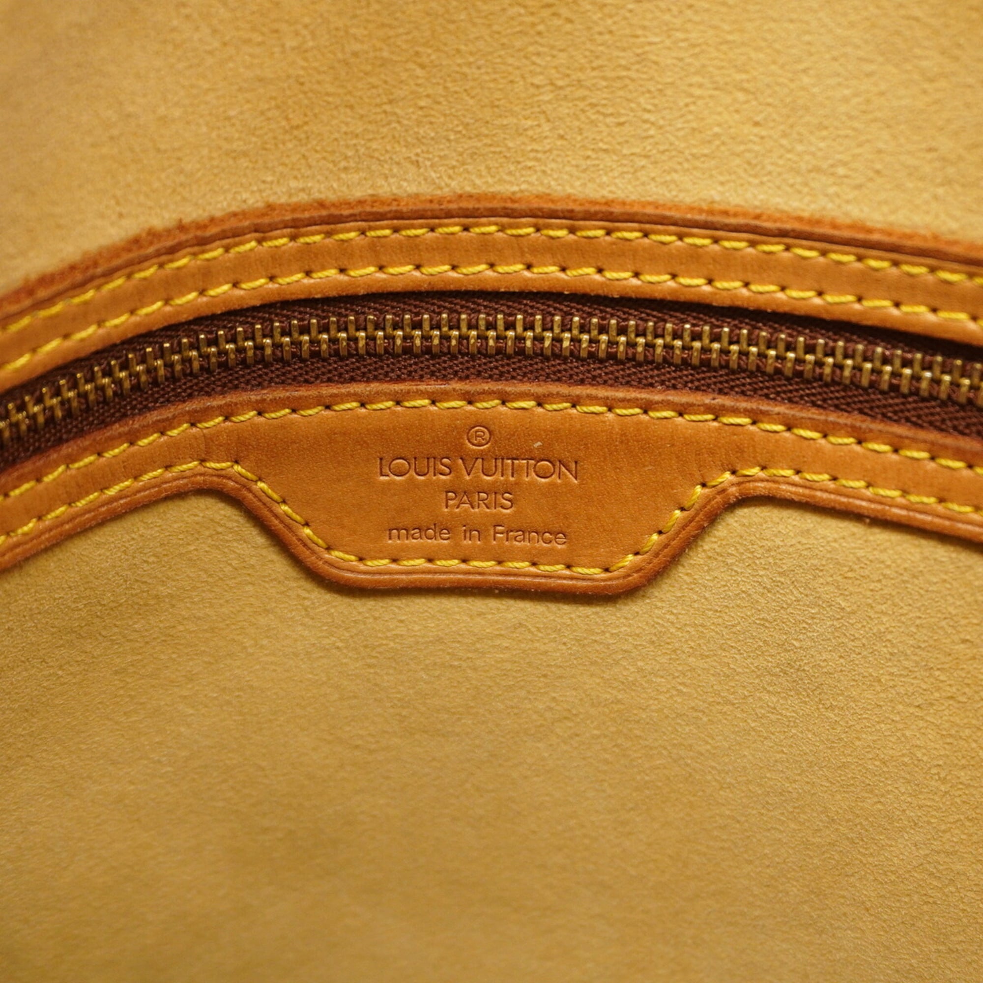 Louis Vuitton Brown Shoulder Bag (Pre-Owned)