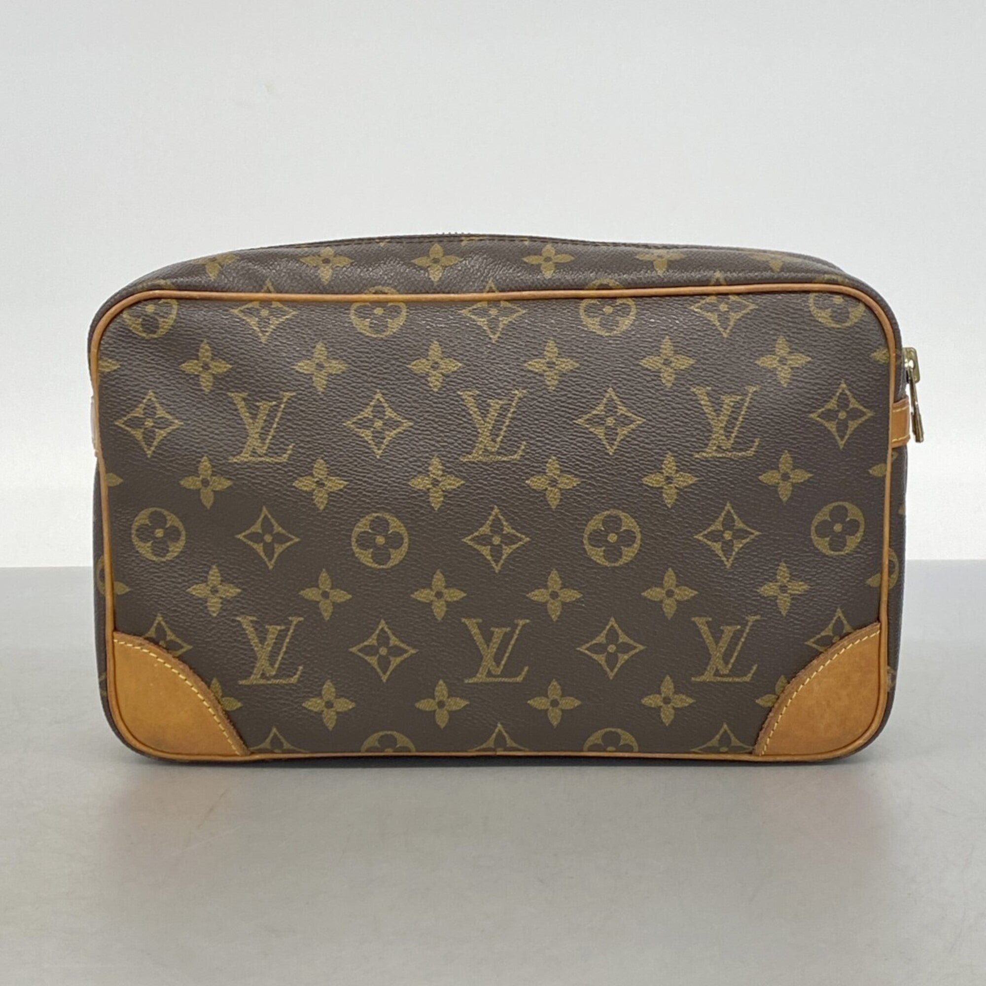 Louis Vuitton Brown Clutch Bag (Pre-Owned)