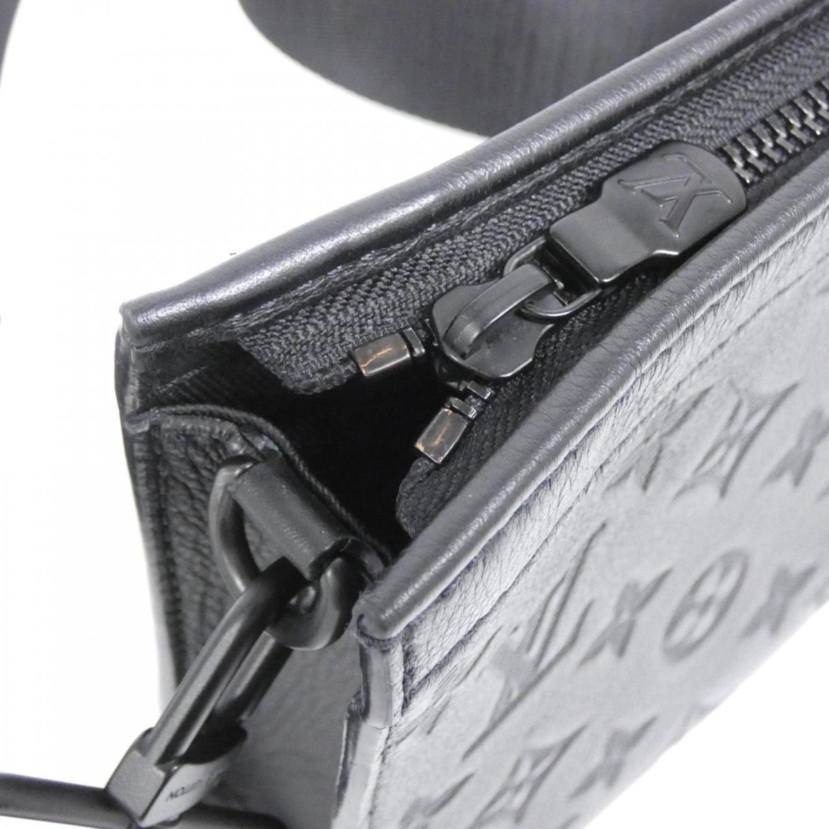 Louis Vuitton Black Leather Pouch Shoulder Bag (Pre-Owned)