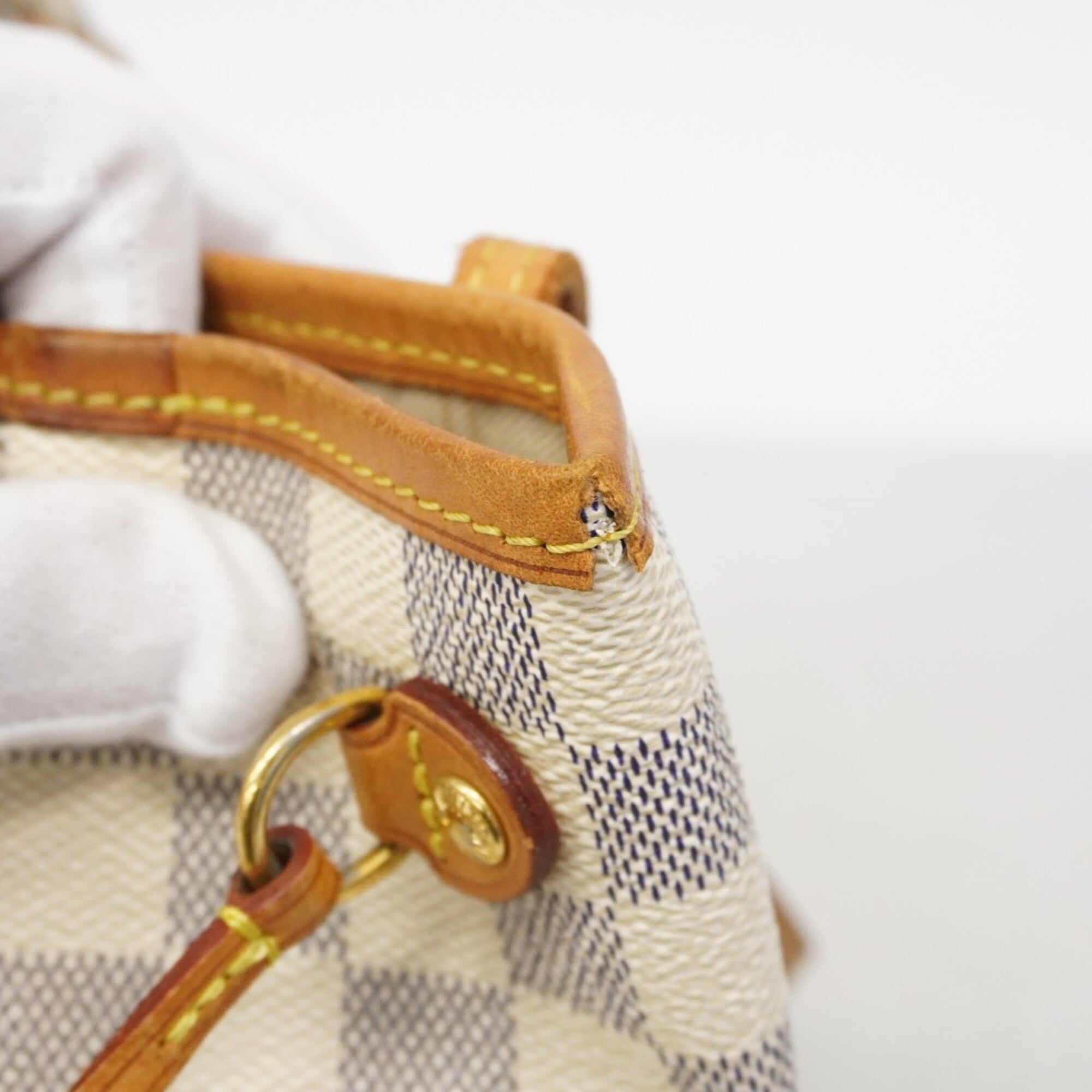 Louis Vuitton White Tote Bag (Pre-Owned)