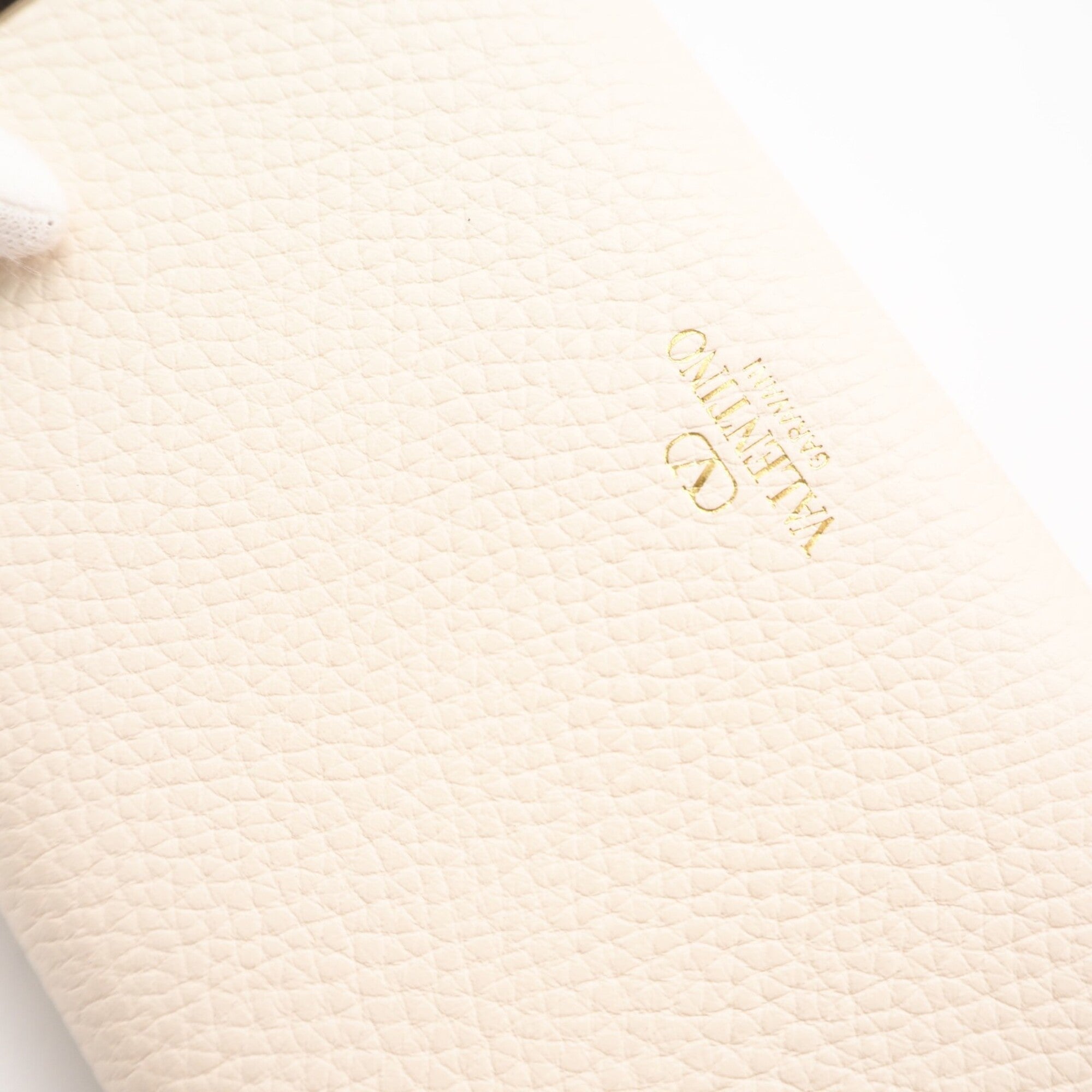 Valentino Ivory Leather Long Wallet (Bi-Fold) (Pre-Owned)