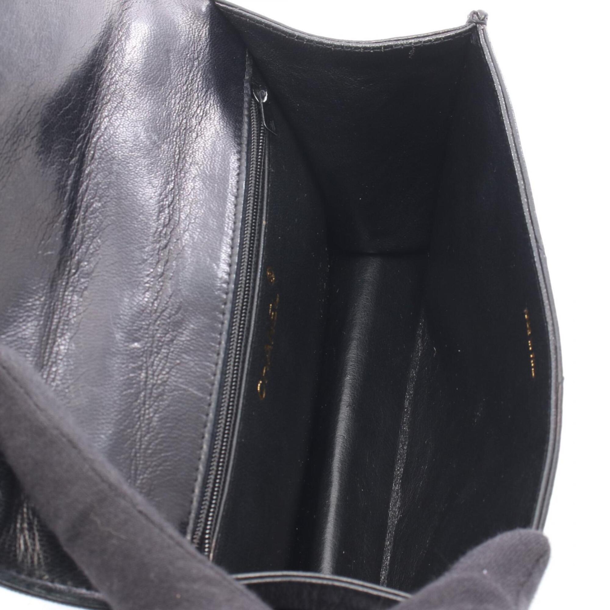 Chanel Black Leather Handbag (Pre-Owned)
