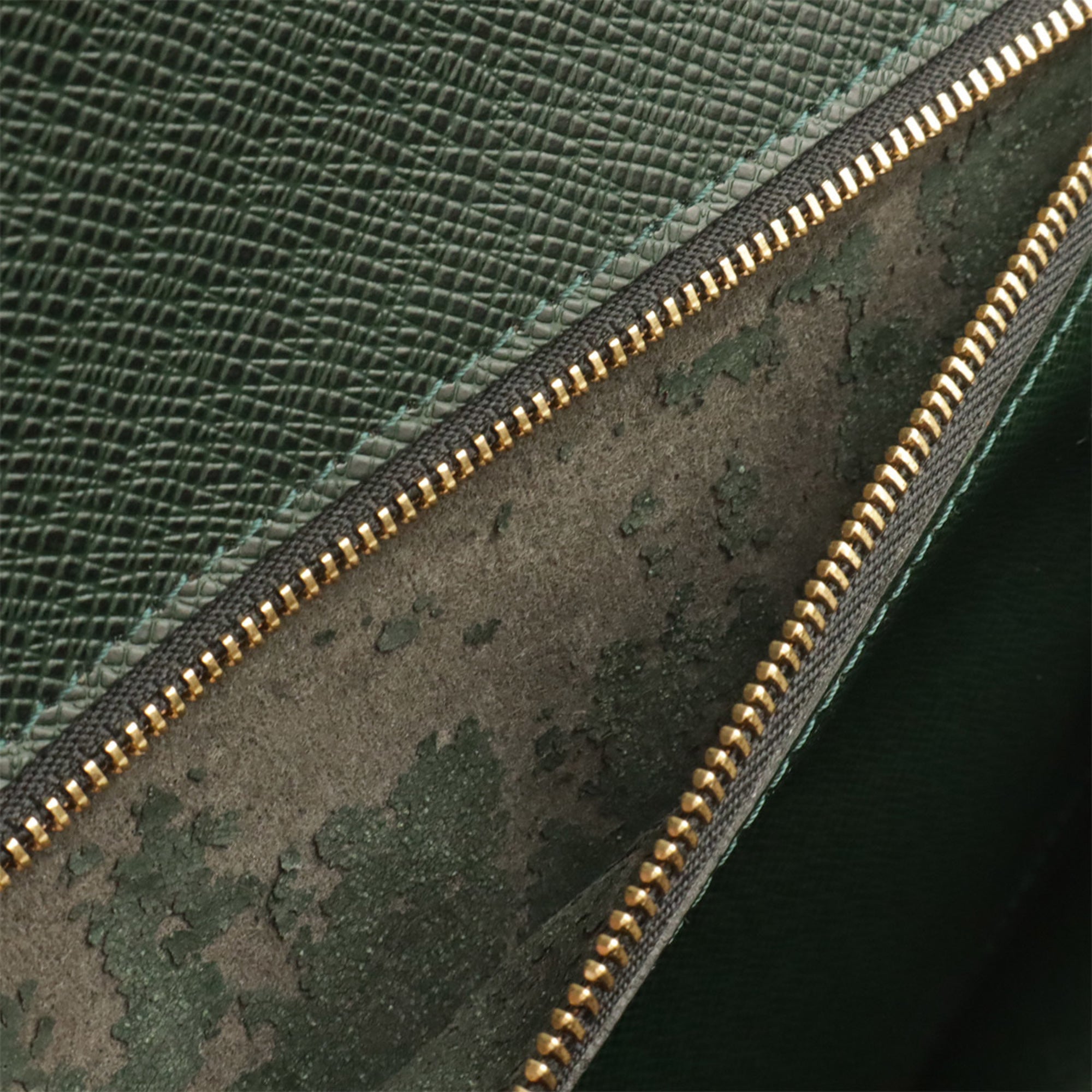Louis Vuitton Episea Green Taiga Leather Handbag Shoulder Bag (Pre-Owned)