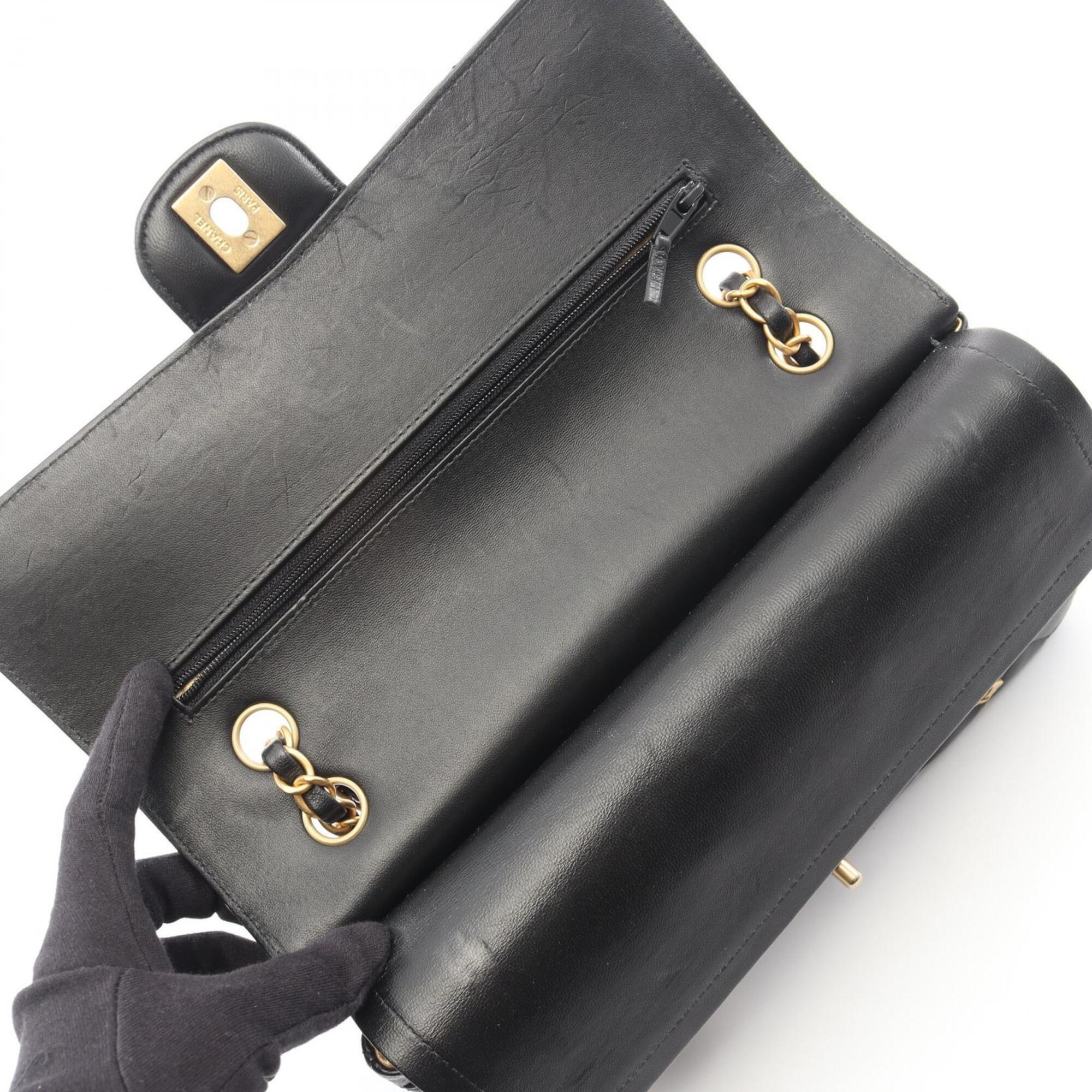 Chanel Matelasse Black Leather Shoulder Bag (Pre-Owned)