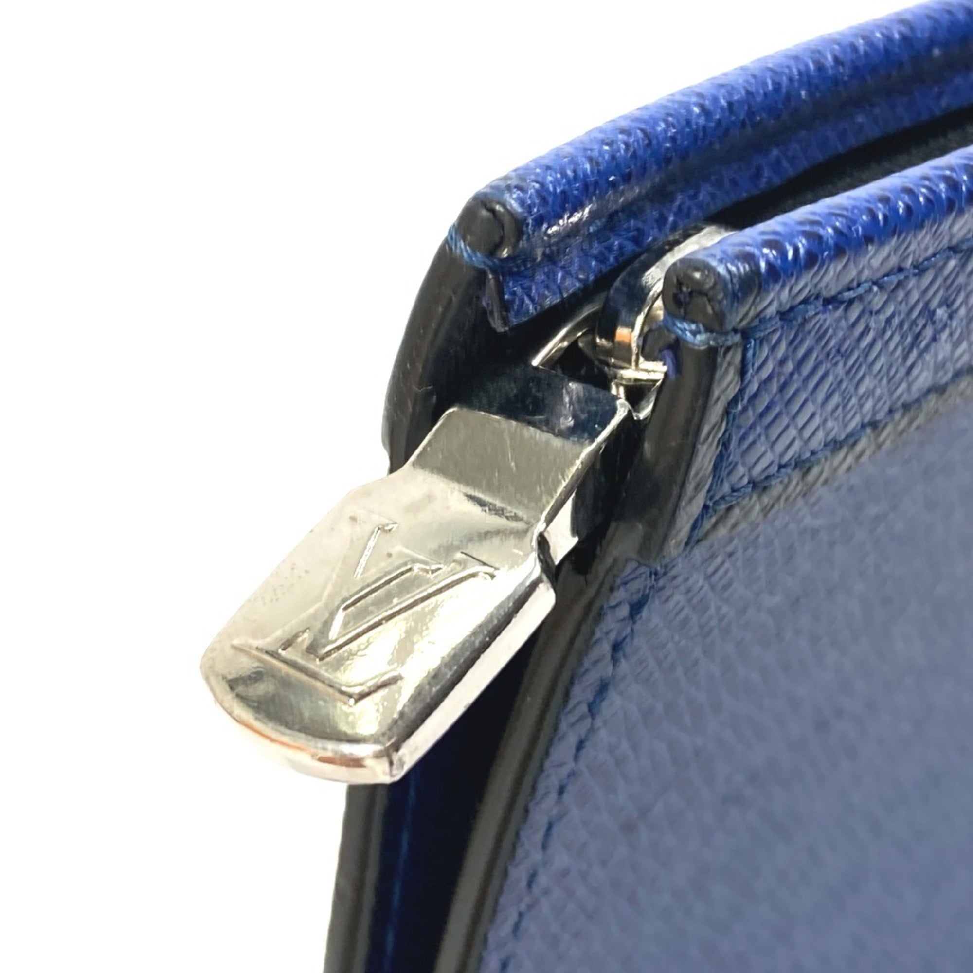 Louis Vuitton Taiga Blue Taiga Leather Pouch (Pre-Owned)