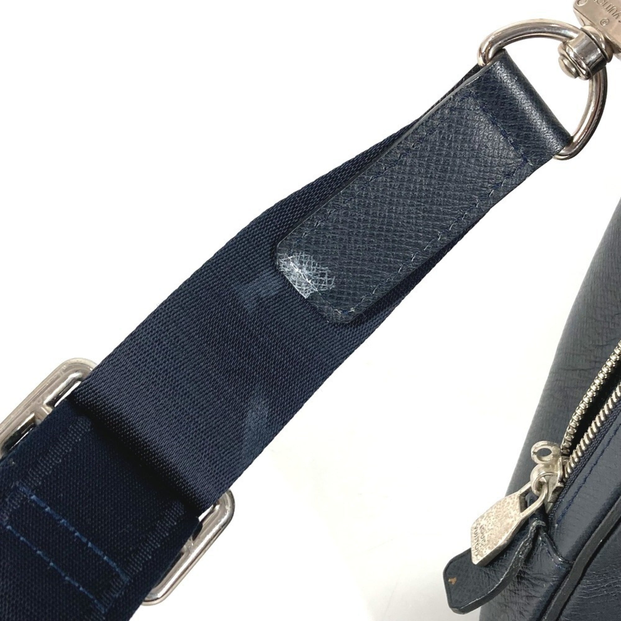 Louis Vuitton Boreal Navy Taiga Leather Handbag Shoulder Bag (Pre-Owned)