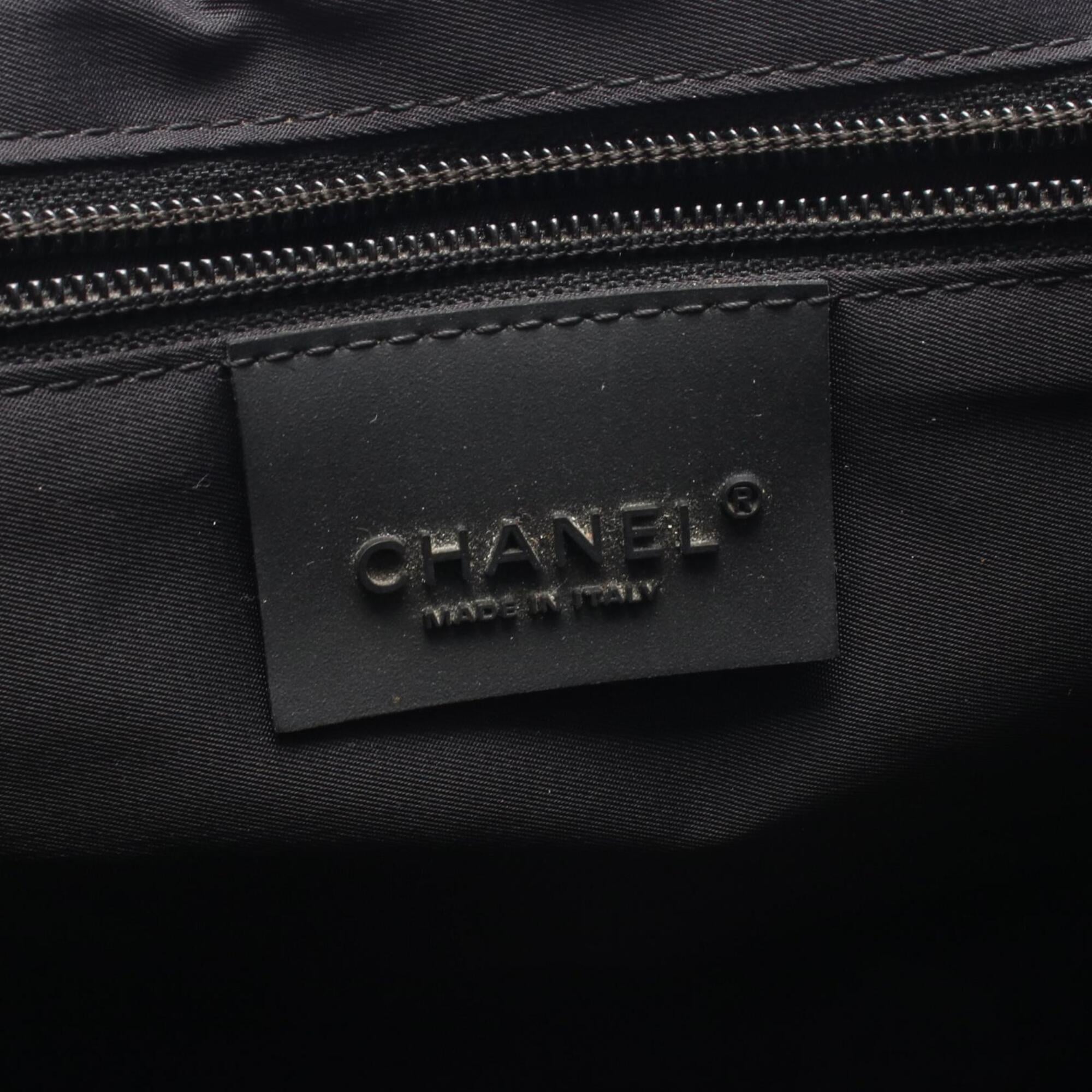Chanel Black Nylon Leather Felt Handbag Messenger Bag Shoulder Bag (Pre-Owned)