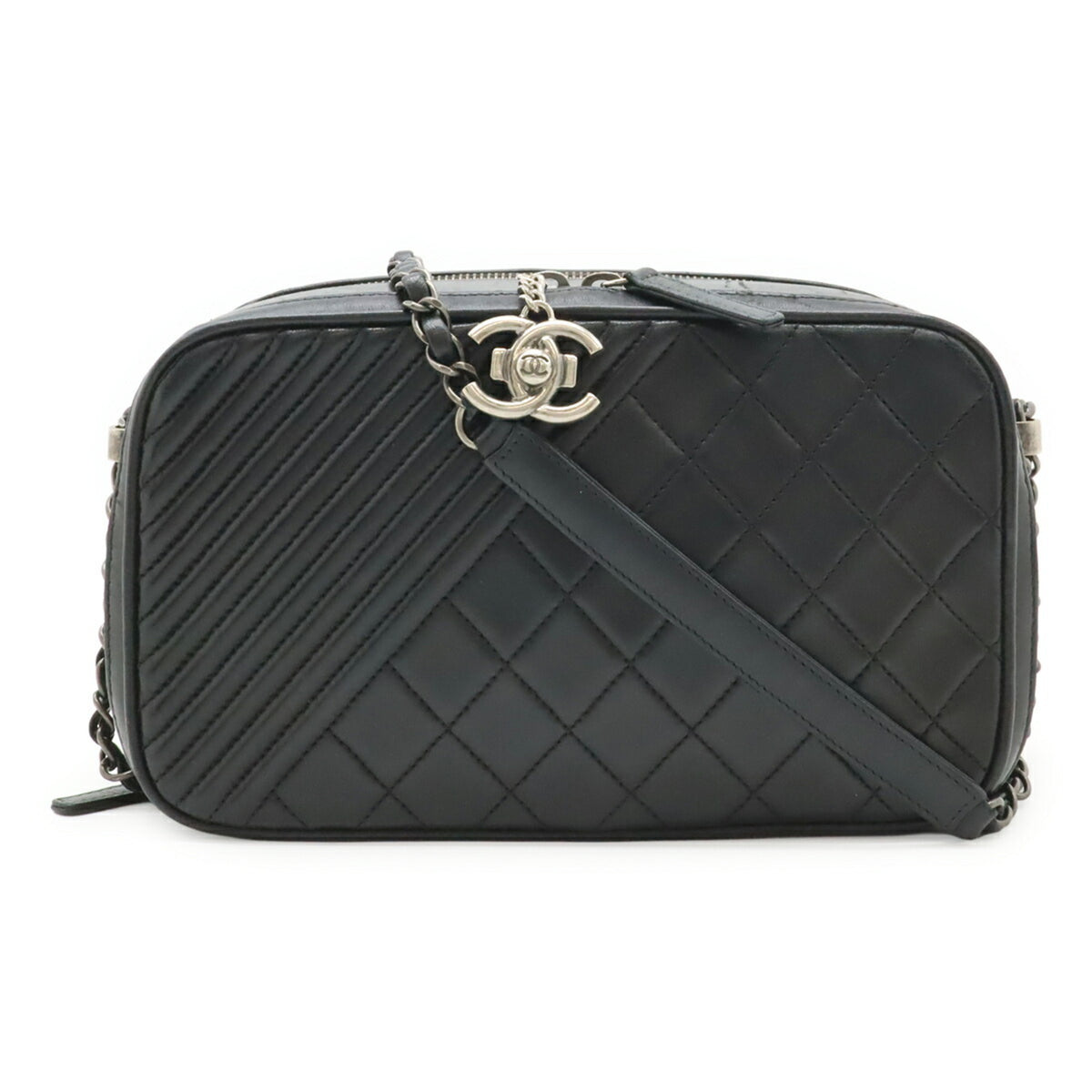 Chanel Black Leather Pochette Shoulder Bag (Pre-Owned)