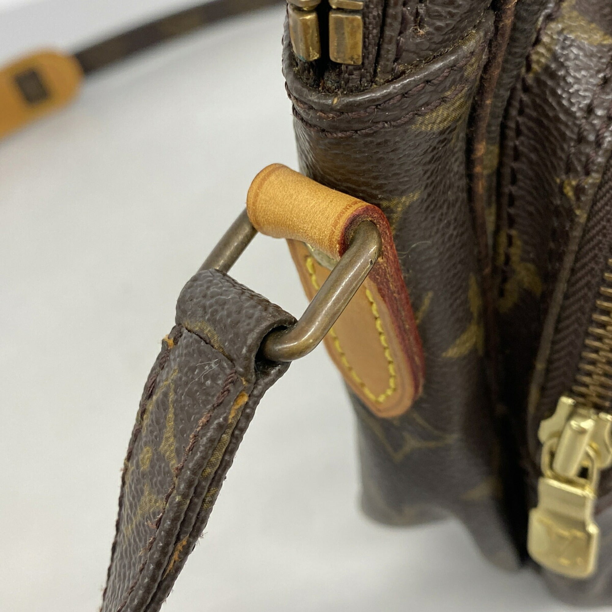 Louis Vuitton Brown Shoulder Bag (Pre-Owned)