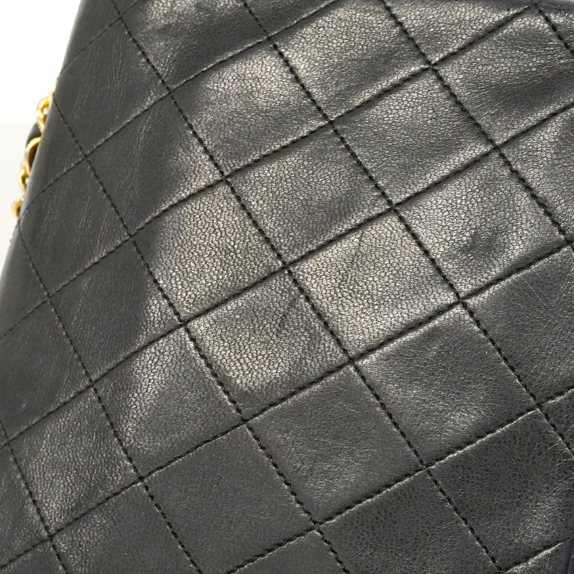Chanel Black Leather Shoulder Bag (Pre-Owned)