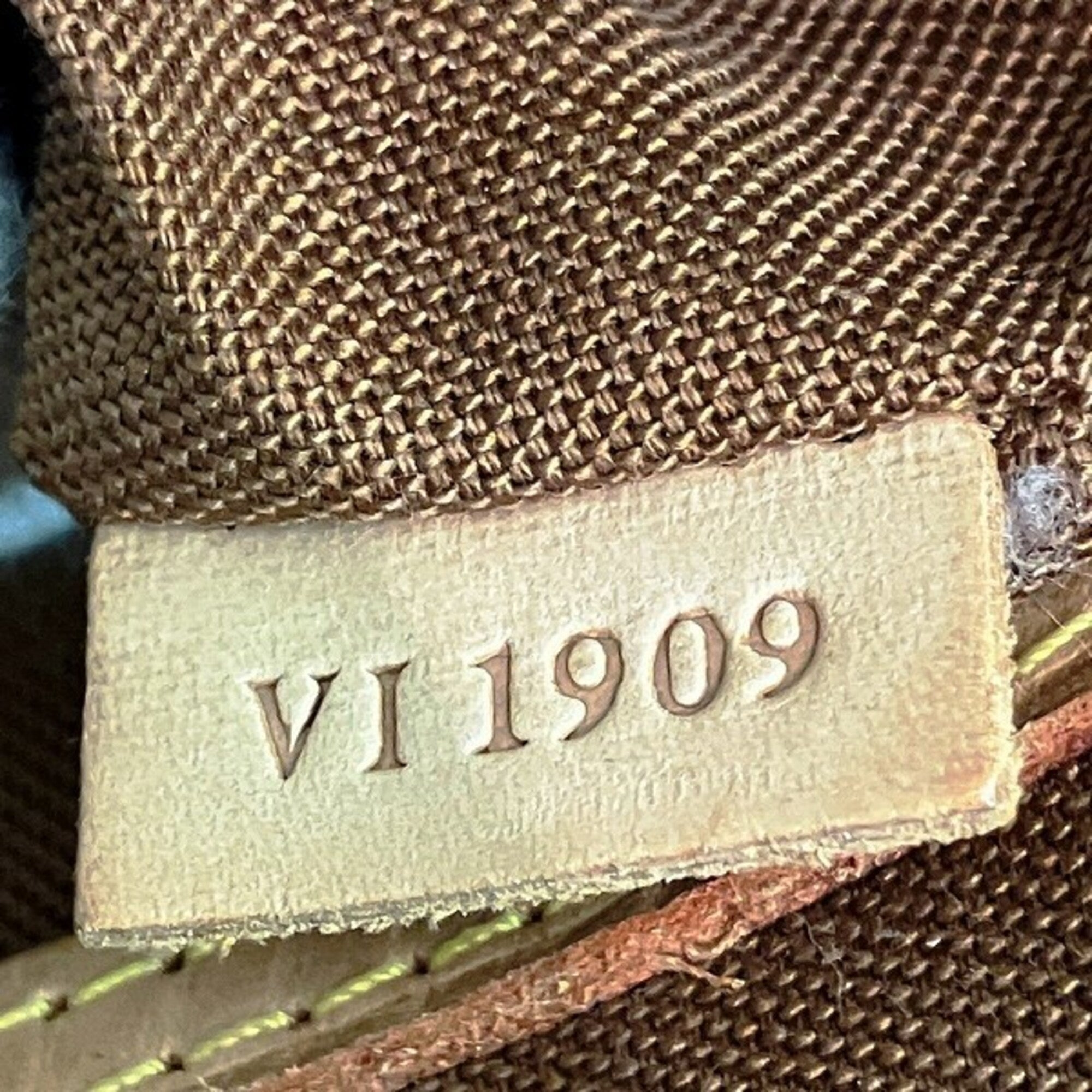 Louis Vuitton Brown Monogram Handbag (Pre-Owned)