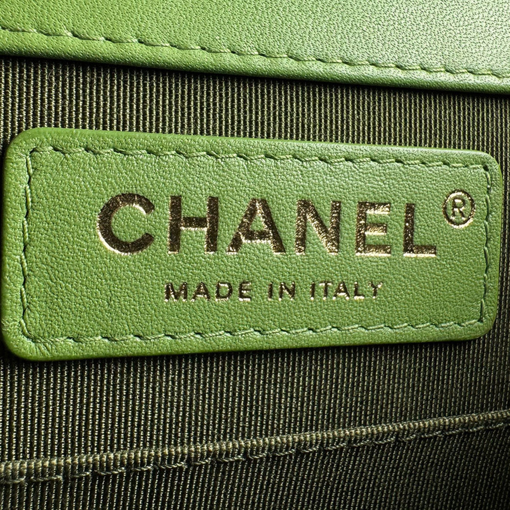 Chanel Green Leather Shoulder Bag (Pre-Owned)