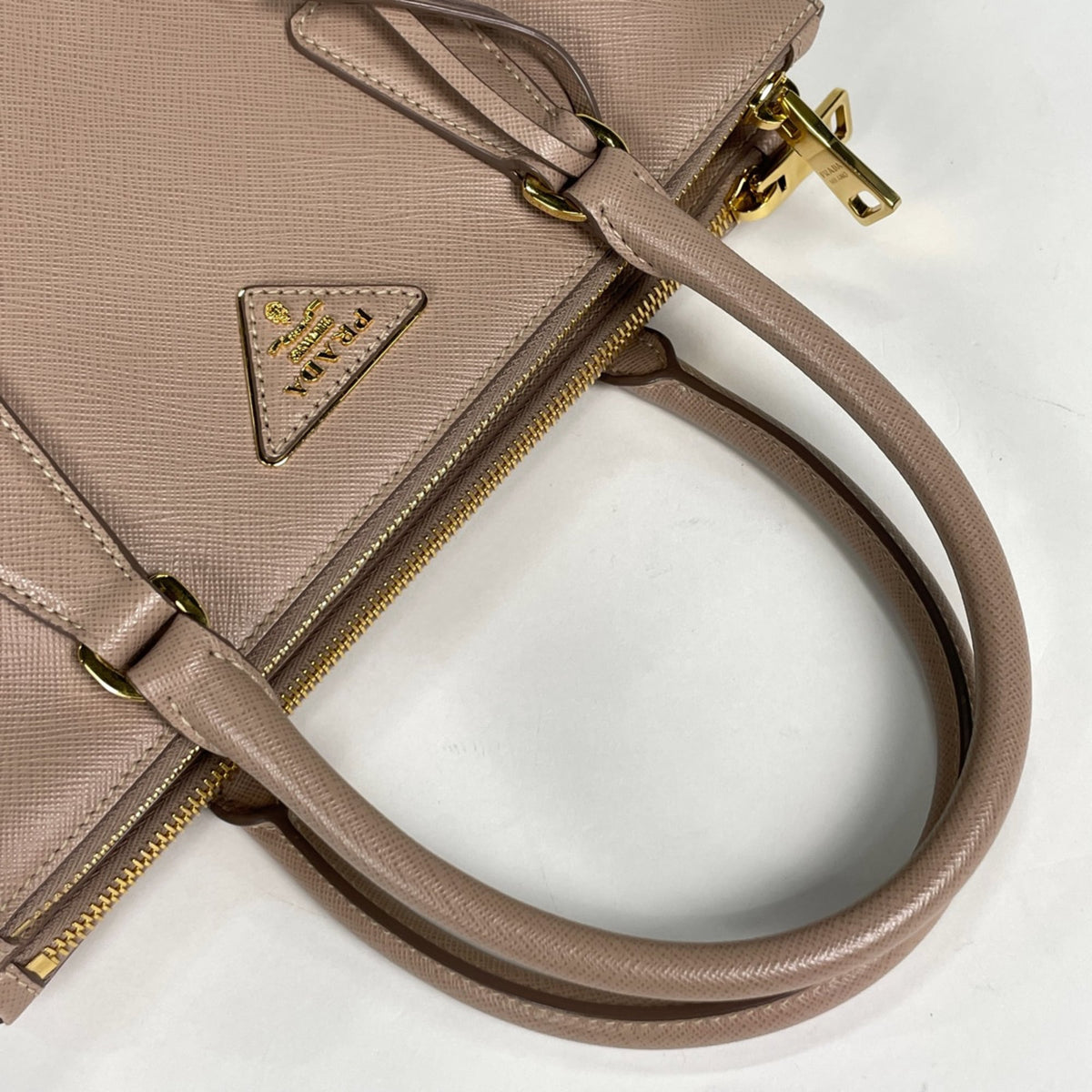 Prada Beige Leather Handbag (Pre-Owned)
