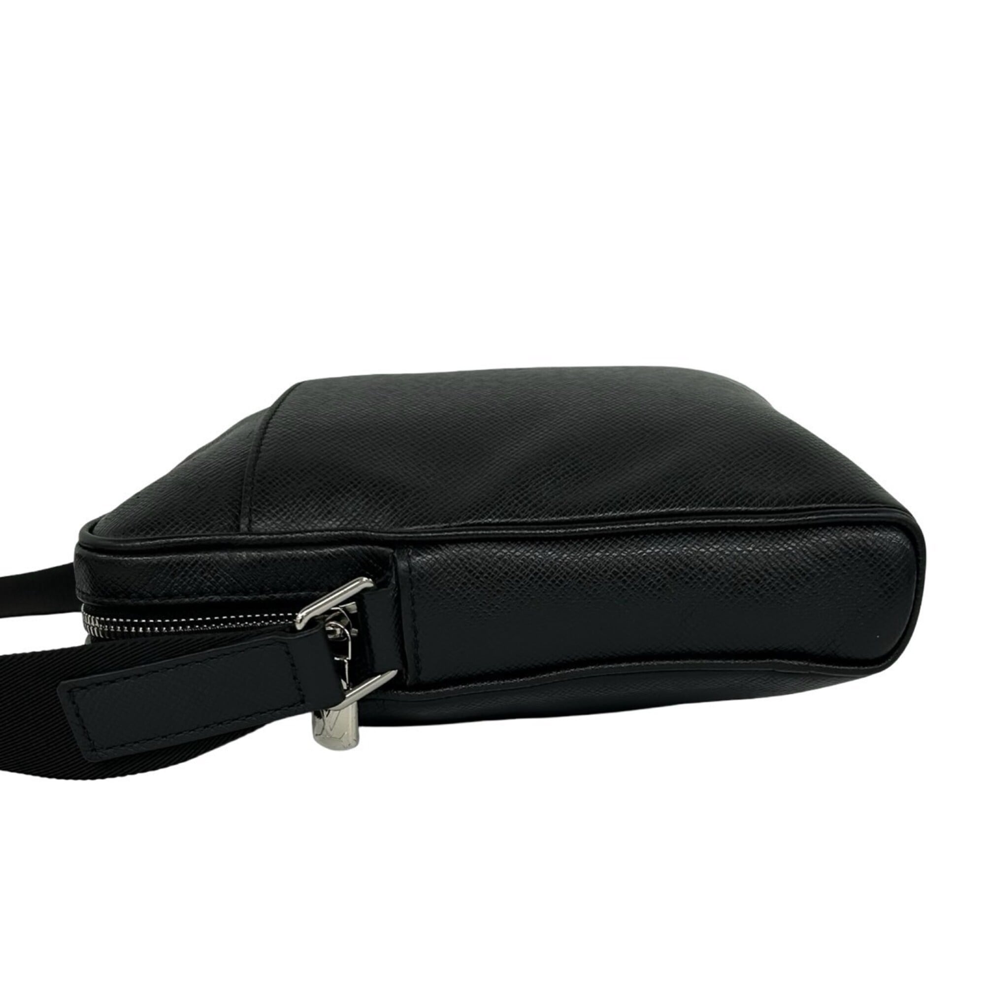 Louis Vuitton Black Leather Pochette Shoulder Bag (Pre-Owned)